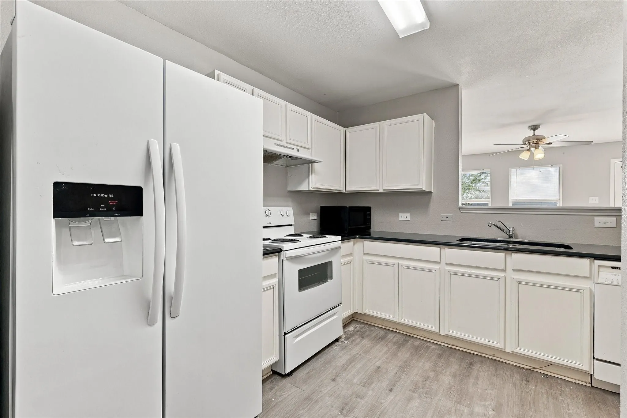 Single Family Residence For Sale in Denton County , 320 Deer Run Drive, Sanger, Texas 76266, 3 Bedroom, 2 Bathroom, 2 Garage spaces, 1,398 Sqft, built in 2004, mls#21408583, Real Estate Agent in Sanger, Homes For Sale in Denton county, Homes For Sale in Sanger, Realtor in Sanger Texas, Real Estate Brokerage Independent Realty Texas, Luminita Cordes Realtor