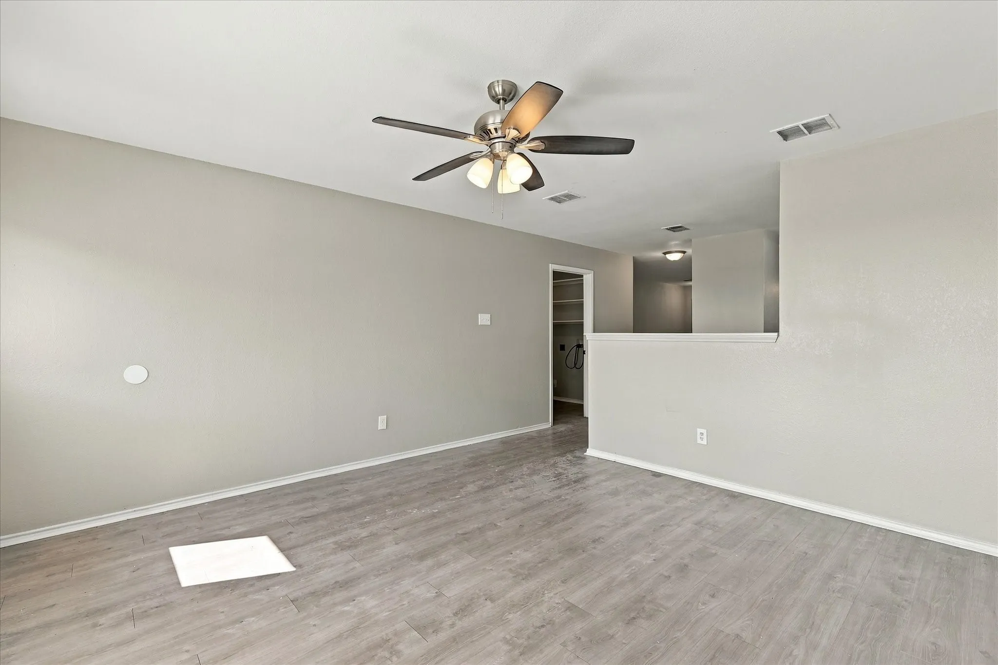 Single Family Residence For Sale in Denton County , 320 Deer Run Drive, Sanger, Texas 76266, 3 Bedroom, 2 Bathroom, 2 Garage spaces, 1,398 Sqft, built in 2004, mls#21408583, Real Estate Agent in Sanger, Homes For Sale in Denton county, Homes For Sale in Sanger, Realtor in Sanger Texas, Real Estate Brokerage Independent Realty Texas, Luminita Cordes Realtor