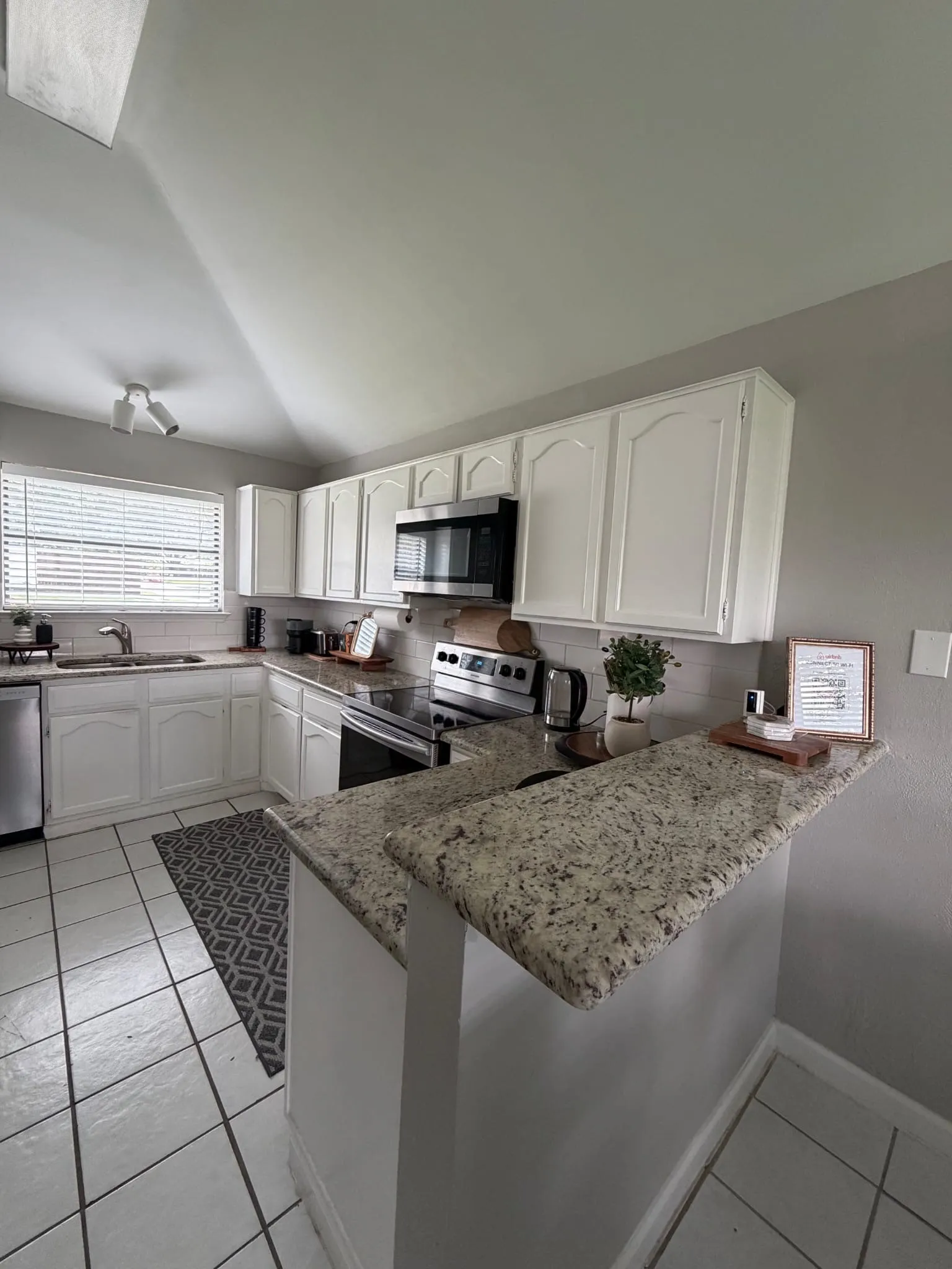 Single Family Residence For Rent in Dallas County , 602 Duncan Drive, Coppell, Texas 75019, 3 Bedroom, 2 Bathroom, 2 Garage spaces, 1,567 Sqft, built in 1985, mls#21408722, Real Estate Agent in Coppell, Homes For Rent in Dallas county, Homes For Rent in Coppell, Realtor in Coppell Texas, Real Estate Brokerage Independent Realty Texas, Luminita Cordes Realtor