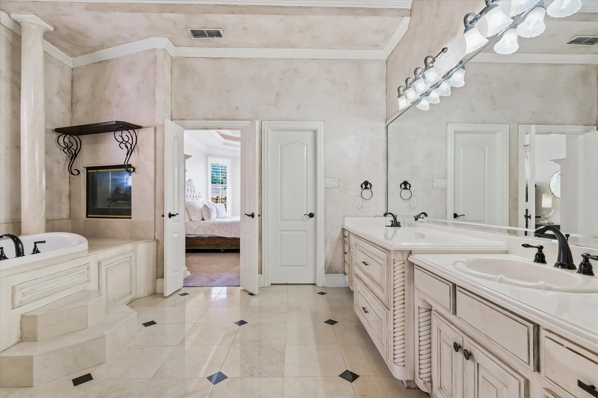 Single Family Residence For Rent in Tarrant County , 8200 Edgemont Court, North Richland Hills, Texas 76182, 4 Bedroom, 3 Bathroom, 2 Garage spaces, 2,588 Sqft, built in 2000, mls#21408724, Real Estate Agent in North Richland Hills, Homes For Rent in Tarrant county, Homes For Rent in North Richland Hills, Realtor in North Richland Hills Texas, Real Estate Brokerage Independent Realty Texas, Luminita Cordes Realtor