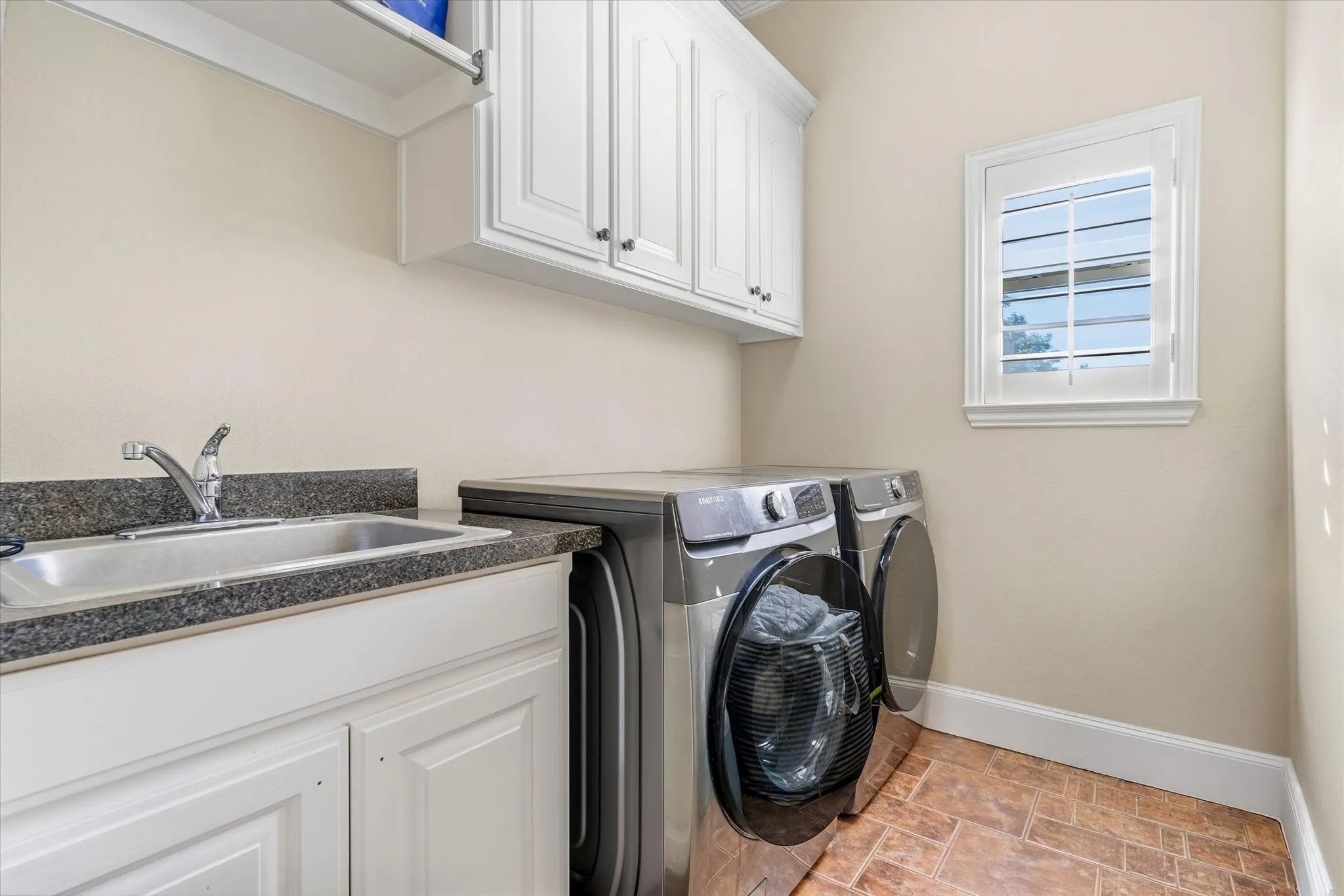 Single Family Residence For Rent in Tarrant County , 8200 Edgemont Court, North Richland Hills, Texas 76182, 4 Bedroom, 3 Bathroom, 2 Garage spaces, 2,588 Sqft, built in 2000, mls#21408724, Real Estate Agent in North Richland Hills, Homes For Rent in Tarrant county, Homes For Rent in North Richland Hills, Realtor in North Richland Hills Texas, Real Estate Brokerage Independent Realty Texas, Luminita Cordes Realtor