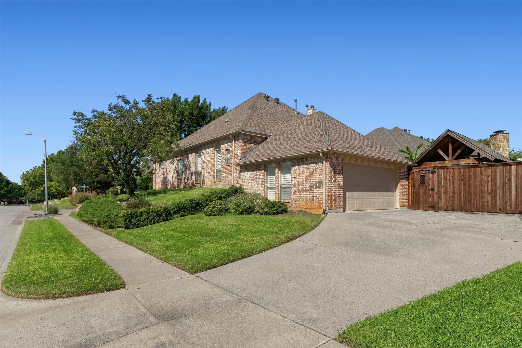 Single Family Residence For Rent in Tarrant County , 8200 Edgemont Court, North Richland Hills, Texas 76182, 4 Bedroom, 3 Bathroom, 2 Garage spaces, 2,588 Sqft, built in 2000, mls#21408724, Real Estate Agent in North Richland Hills, Homes For Rent in Tarrant county, Homes For Rent in North Richland Hills, Realtor in North Richland Hills Texas, Real Estate Brokerage Independent Realty Texas, Luminita Cordes Realtor