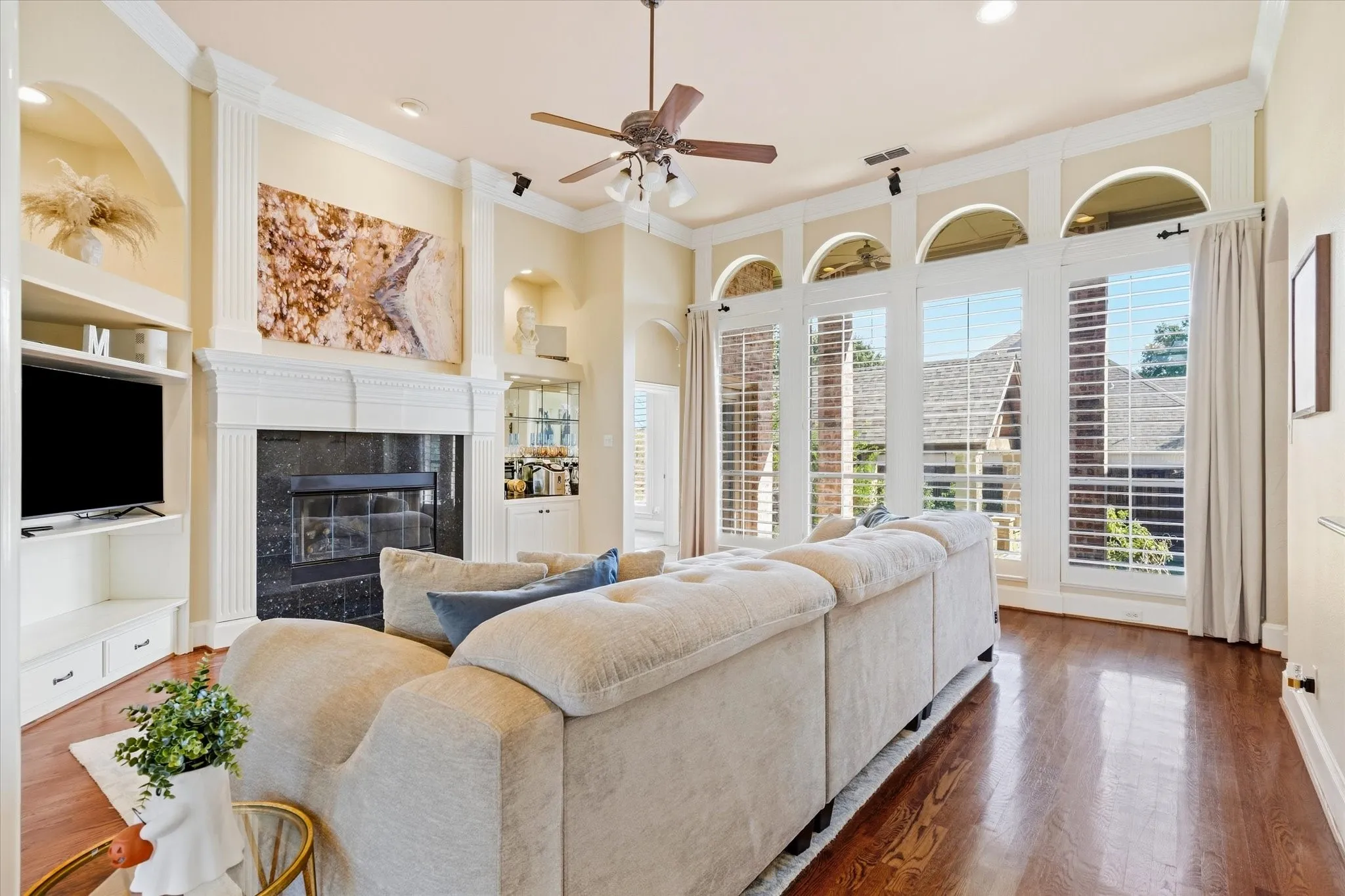 Single Family Residence For Rent in Tarrant County , 8200 Edgemont Court, North Richland Hills, Texas 76182, 4 Bedroom, 3 Bathroom, 2 Garage spaces, 2,588 Sqft, built in 2000, mls#21408724, Real Estate Agent in North Richland Hills, Homes For Rent in Tarrant county, Homes For Rent in North Richland Hills, Realtor in North Richland Hills Texas, Real Estate Brokerage Independent Realty Texas, Luminita Cordes Realtor
