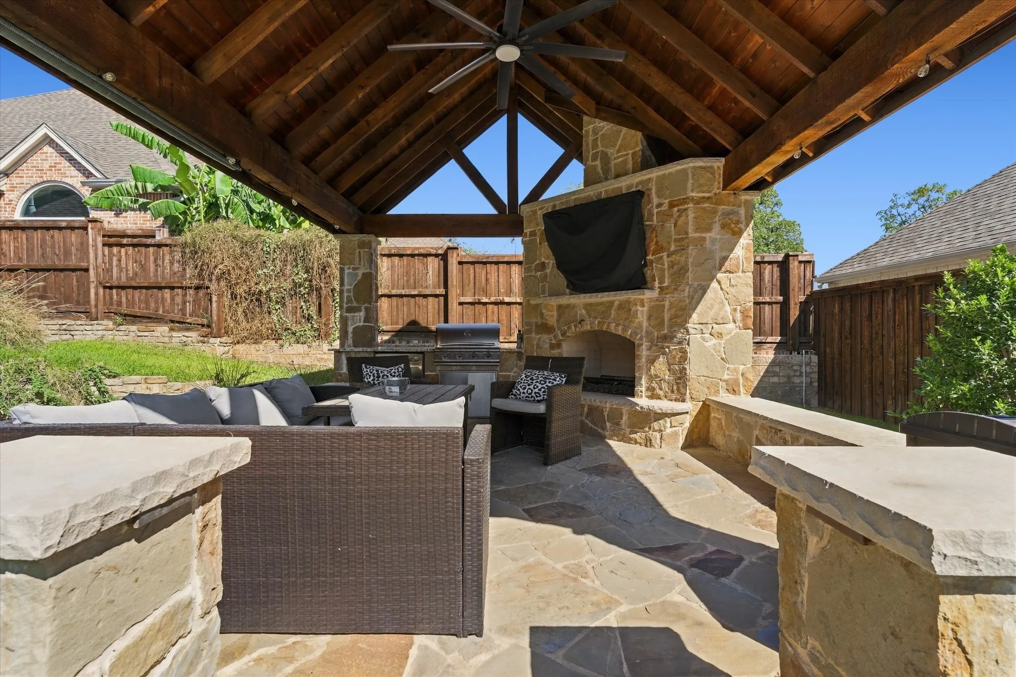 Single Family Residence For Rent in Tarrant County , 8200 Edgemont Court, North Richland Hills, Texas 76182, 4 Bedroom, 3 Bathroom, 2 Garage spaces, 2,588 Sqft, built in 2000, mls#21408724, Real Estate Agent in North Richland Hills, Homes For Rent in Tarrant county, Homes For Rent in North Richland Hills, Realtor in North Richland Hills Texas, Real Estate Brokerage Independent Realty Texas, Luminita Cordes Realtor