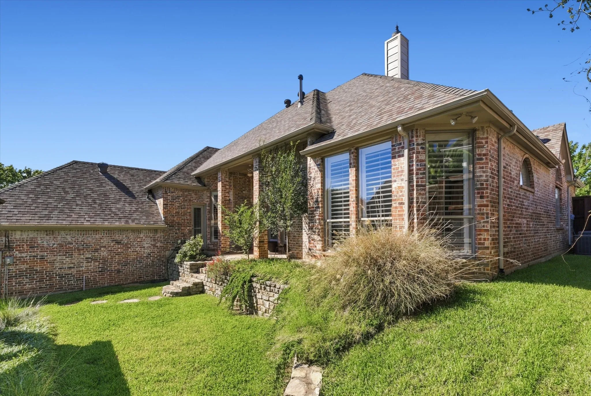 Single Family Residence For Rent in Tarrant County , 8200 Edgemont Court, North Richland Hills, Texas 76182, 4 Bedroom, 3 Bathroom, 2 Garage spaces, 2,588 Sqft, built in 2000, mls#21408724, Real Estate Agent in North Richland Hills, Homes For Rent in Tarrant county, Homes For Rent in North Richland Hills, Realtor in North Richland Hills Texas, Real Estate Brokerage Independent Realty Texas, Luminita Cordes Realtor