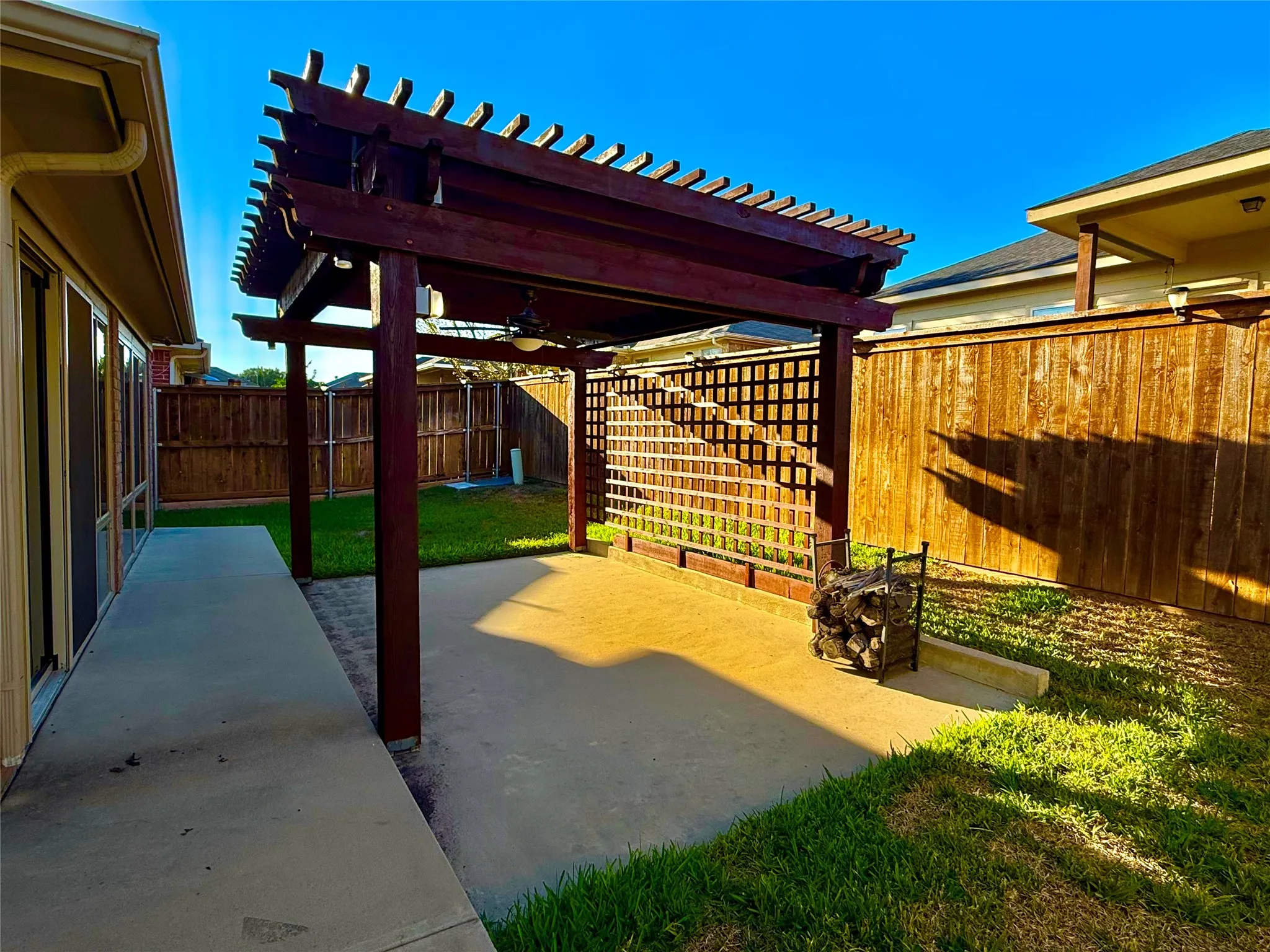 Single Family Residence For Rent in Tarrant County , 6500 Sierra Madre Drive, Fort Worth, Texas 76179, 3 Bedroom, 2 Bathroom, 2 Garage spaces, 1,554 Sqft, built in 2005, mls#21408525, Real Estate Agent in Fort Worth, Homes For Rent in Tarrant county, Homes For Rent in Fort Worth, Realtor in Fort Worth Texas, Real Estate Brokerage Independent Realty Texas, Luminita Cordes Realtor