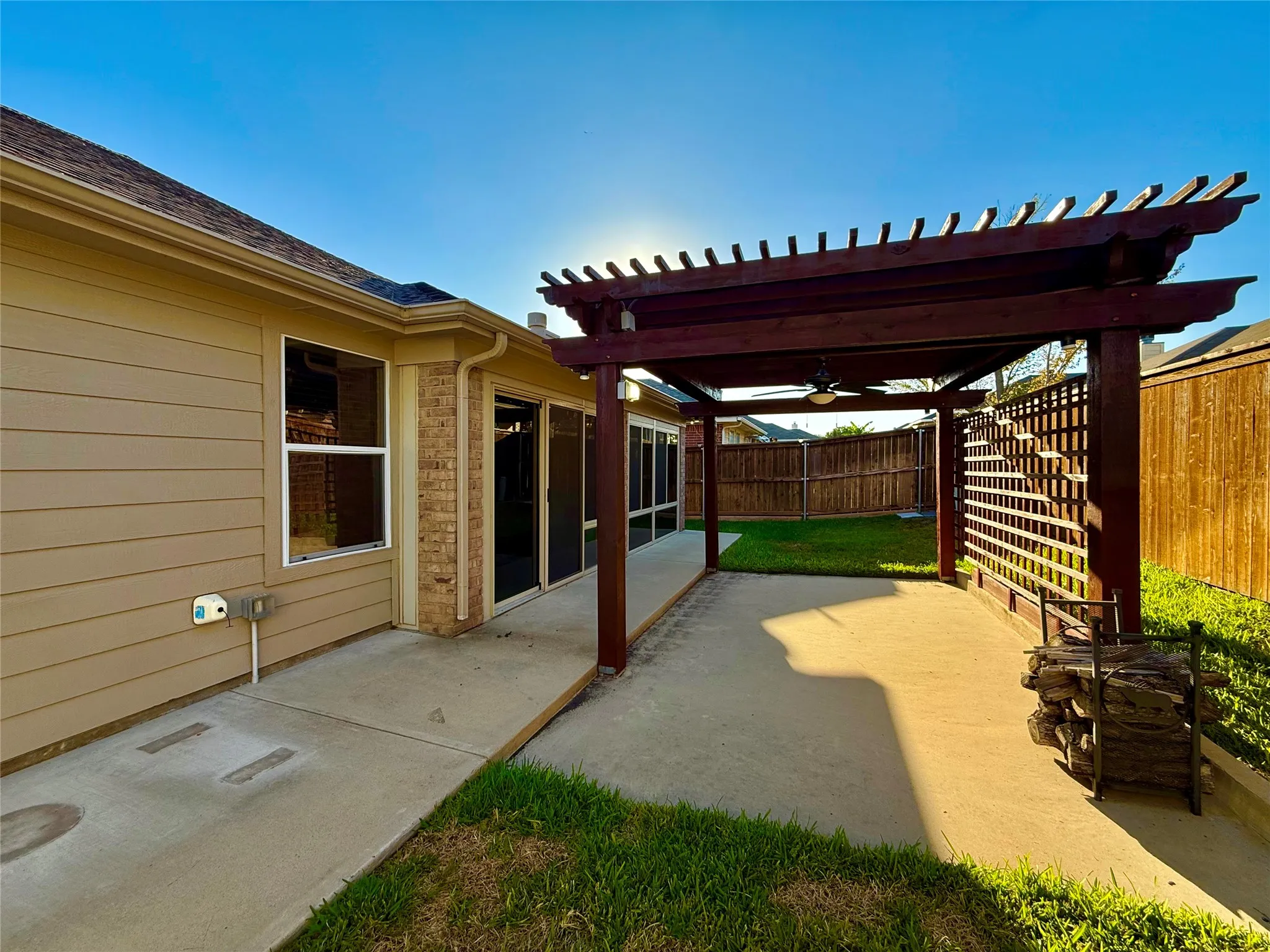 Single Family Residence For Rent in Tarrant County , 6500 Sierra Madre Drive, Fort Worth, Texas 76179, 3 Bedroom, 2 Bathroom, 2 Garage spaces, 1,554 Sqft, built in 2005, mls#21408525, Real Estate Agent in Fort Worth, Homes For Rent in Tarrant county, Homes For Rent in Fort Worth, Realtor in Fort Worth Texas, Real Estate Brokerage Independent Realty Texas, Luminita Cordes Realtor