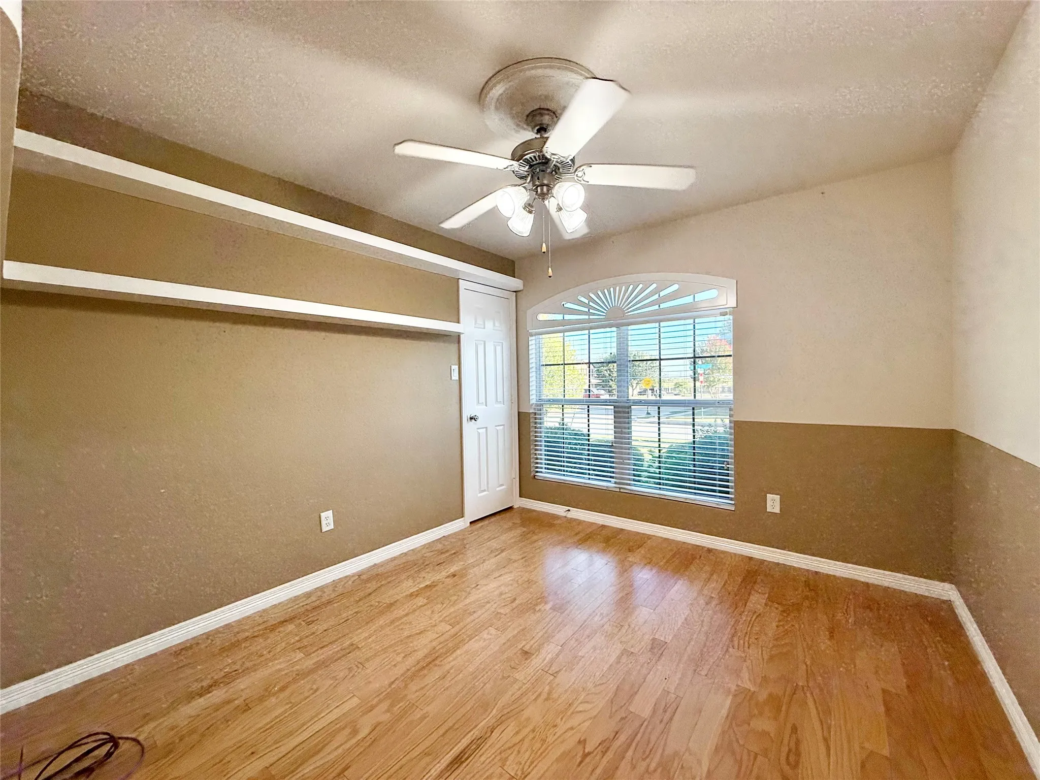 Single Family Residence For Rent in Tarrant County , 6500 Sierra Madre Drive, Fort Worth, Texas 76179, 3 Bedroom, 2 Bathroom, 2 Garage spaces, 1,554 Sqft, built in 2005, mls#21408525, Real Estate Agent in Fort Worth, Homes For Rent in Tarrant county, Homes For Rent in Fort Worth, Realtor in Fort Worth Texas, Real Estate Brokerage Independent Realty Texas, Luminita Cordes Realtor