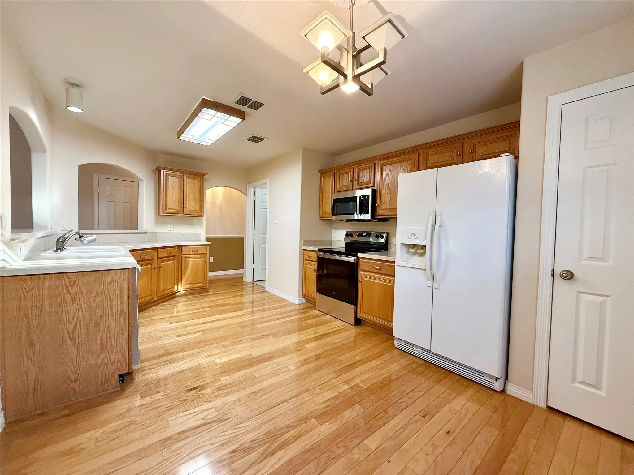 Single Family Residence For Rent in Tarrant County , 6500 Sierra Madre Drive, Fort Worth, Texas 76179, 3 Bedroom, 2 Bathroom, 2 Garage spaces, 1,554 Sqft, built in 2005, mls#21408525, Real Estate Agent in Fort Worth, Homes For Rent in Tarrant county, Homes For Rent in Fort Worth, Realtor in Fort Worth Texas, Real Estate Brokerage Independent Realty Texas, Luminita Cordes Realtor