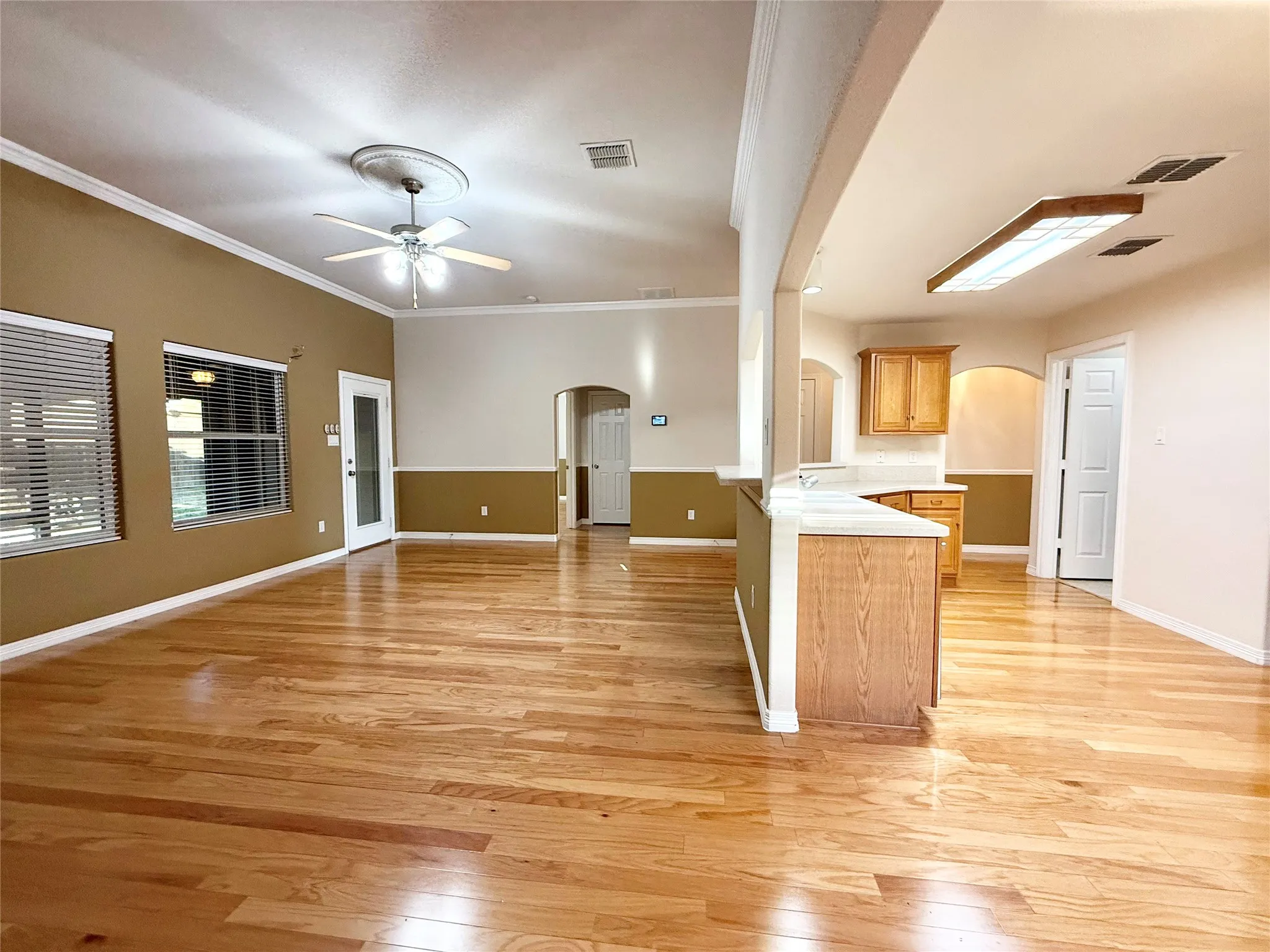 Single Family Residence For Rent in Tarrant County , 6500 Sierra Madre Drive, Fort Worth, Texas 76179, 3 Bedroom, 2 Bathroom, 2 Garage spaces, 1,554 Sqft, built in 2005, mls#21408525, Real Estate Agent in Fort Worth, Homes For Rent in Tarrant county, Homes For Rent in Fort Worth, Realtor in Fort Worth Texas, Real Estate Brokerage Independent Realty Texas, Luminita Cordes Realtor