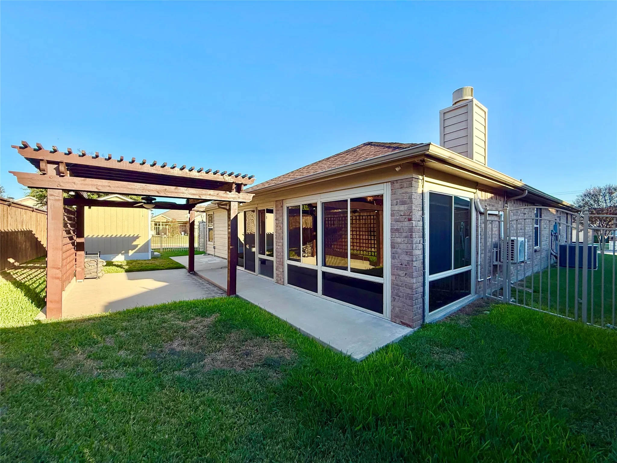 Single Family Residence For Rent in Tarrant County , 6500 Sierra Madre Drive, Fort Worth, Texas 76179, 3 Bedroom, 2 Bathroom, 2 Garage spaces, 1,554 Sqft, built in 2005, mls#21408525, Real Estate Agent in Fort Worth, Homes For Rent in Tarrant county, Homes For Rent in Fort Worth, Realtor in Fort Worth Texas, Real Estate Brokerage Independent Realty Texas, Luminita Cordes Realtor