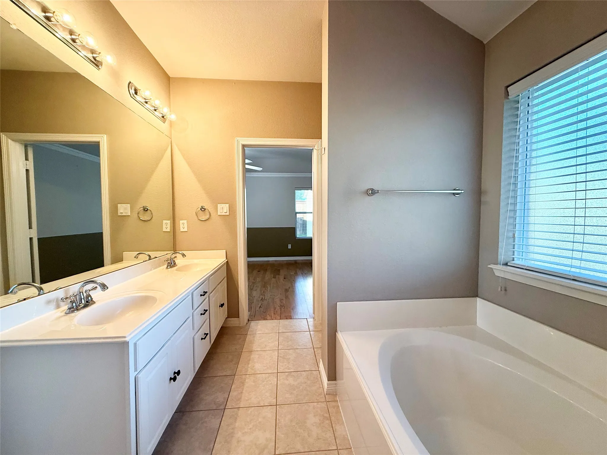 Single Family Residence For Rent in Tarrant County , 6500 Sierra Madre Drive, Fort Worth, Texas 76179, 3 Bedroom, 2 Bathroom, 2 Garage spaces, 1,554 Sqft, built in 2005, mls#21408525, Real Estate Agent in Fort Worth, Homes For Rent in Tarrant county, Homes For Rent in Fort Worth, Realtor in Fort Worth Texas, Real Estate Brokerage Independent Realty Texas, Luminita Cordes Realtor