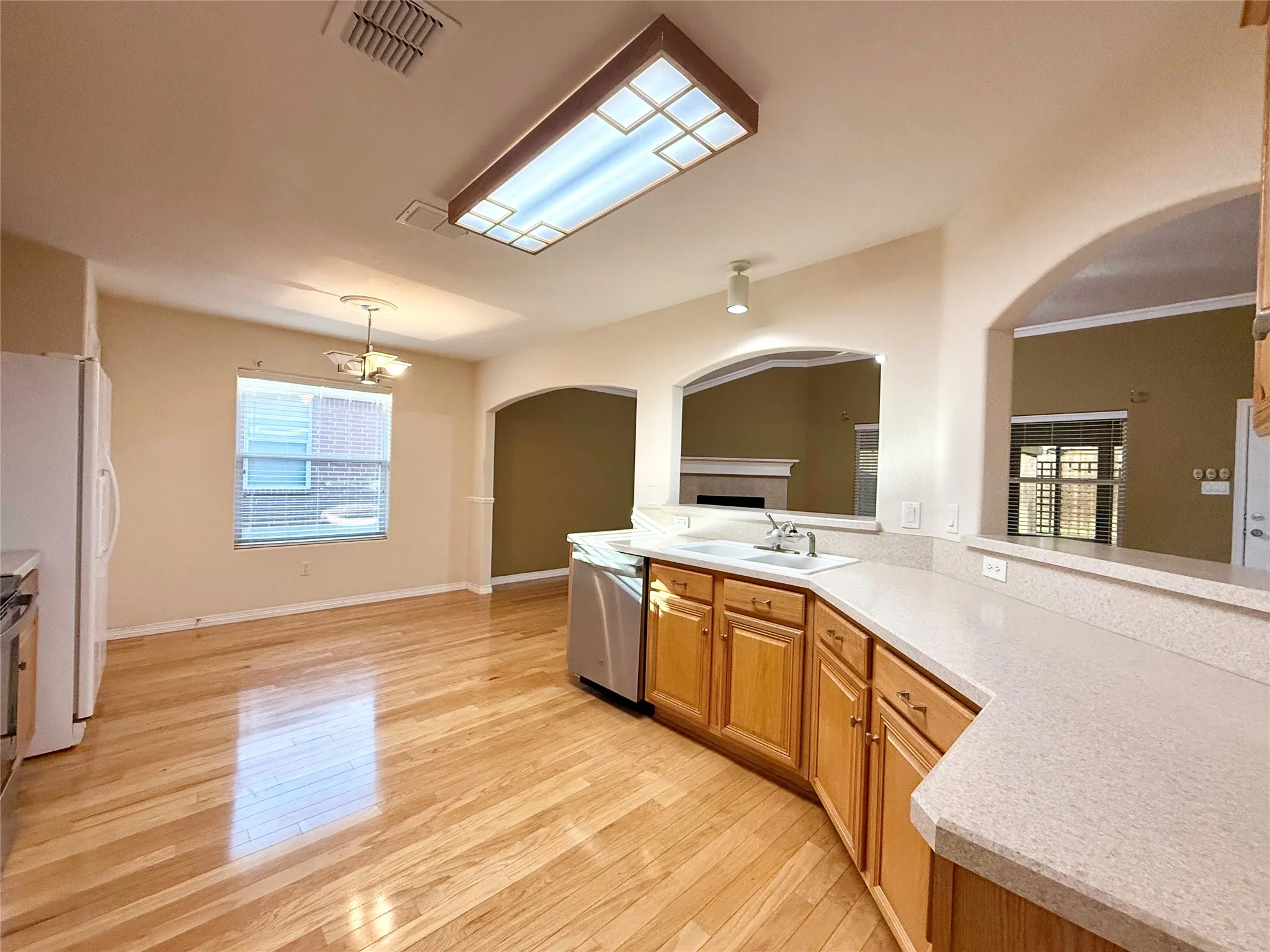 Single Family Residence For Rent in Tarrant County , 6500 Sierra Madre Drive, Fort Worth, Texas 76179, 3 Bedroom, 2 Bathroom, 2 Garage spaces, 1,554 Sqft, built in 2005, mls#21408525, Real Estate Agent in Fort Worth, Homes For Rent in Tarrant county, Homes For Rent in Fort Worth, Realtor in Fort Worth Texas, Real Estate Brokerage Independent Realty Texas, Luminita Cordes Realtor