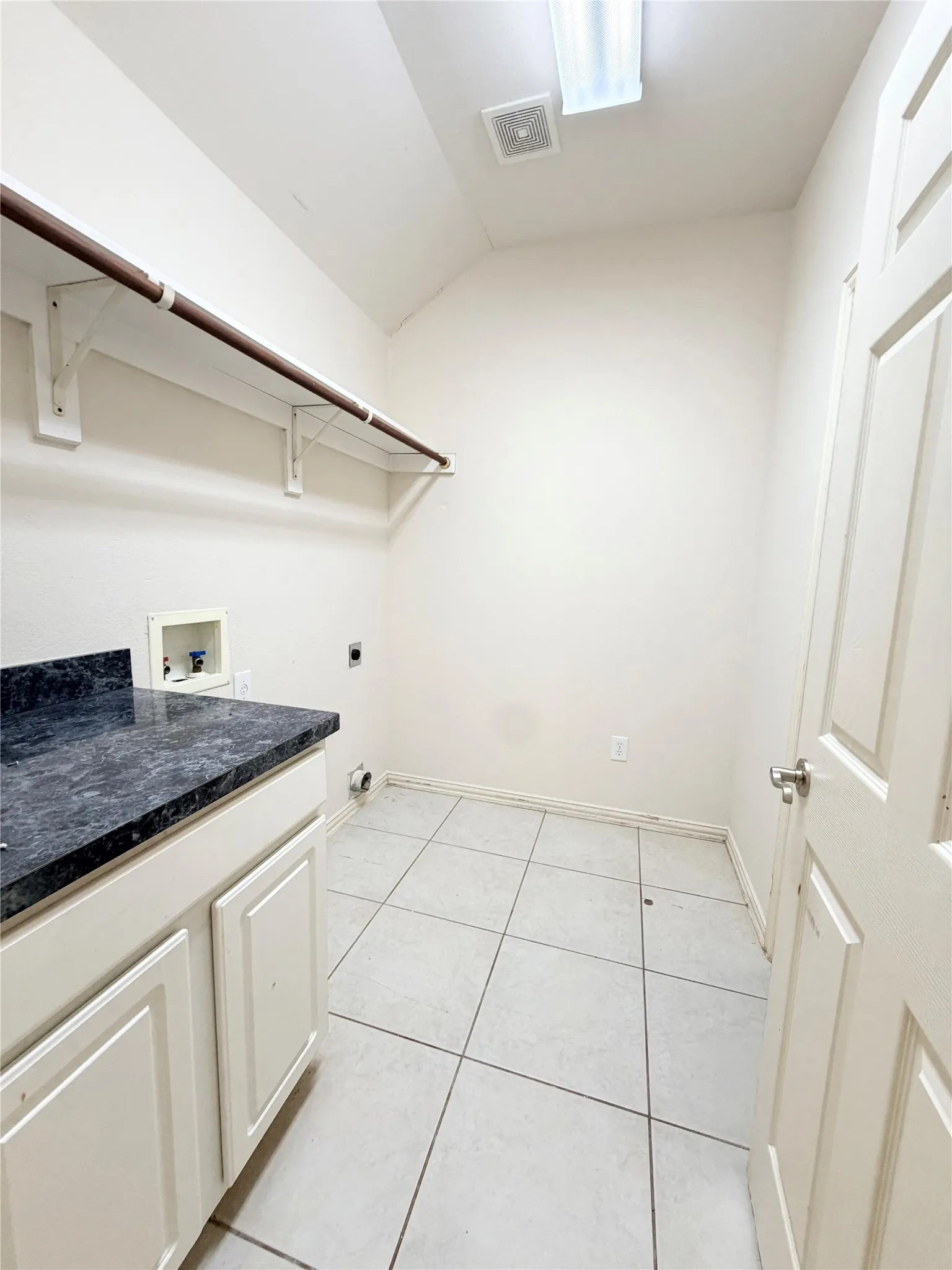 Single Family Residence For Sale in Tarrant County , 413 Rock Meadow Trail, Mansfield, Texas 76063, 3 Bedroom, 2 Bathroom, 2 Garage spaces, 2,459 Sqft, built in 2004, mls#21381360, Real Estate Agent in Mansfield, Homes For Sale in Tarrant county, Homes For Sale in Mansfield, Realtor in Mansfield Texas, Real Estate Brokerage Independent Realty Texas, Luminita Cordes Realtor