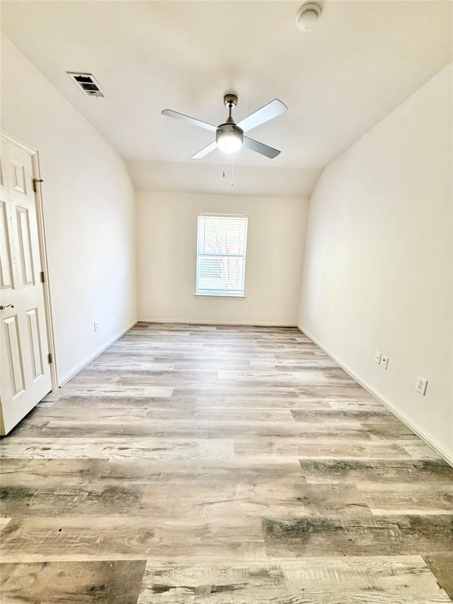 Single Family Residence For Sale in Tarrant County , 413 Rock Meadow Trail, Mansfield, Texas 76063, 3 Bedroom, 2 Bathroom, 2 Garage spaces, 2,459 Sqft, built in 2004, mls#21381360, Real Estate Agent in Mansfield, Homes For Sale in Tarrant county, Homes For Sale in Mansfield, Realtor in Mansfield Texas, Real Estate Brokerage Independent Realty Texas, Luminita Cordes Realtor