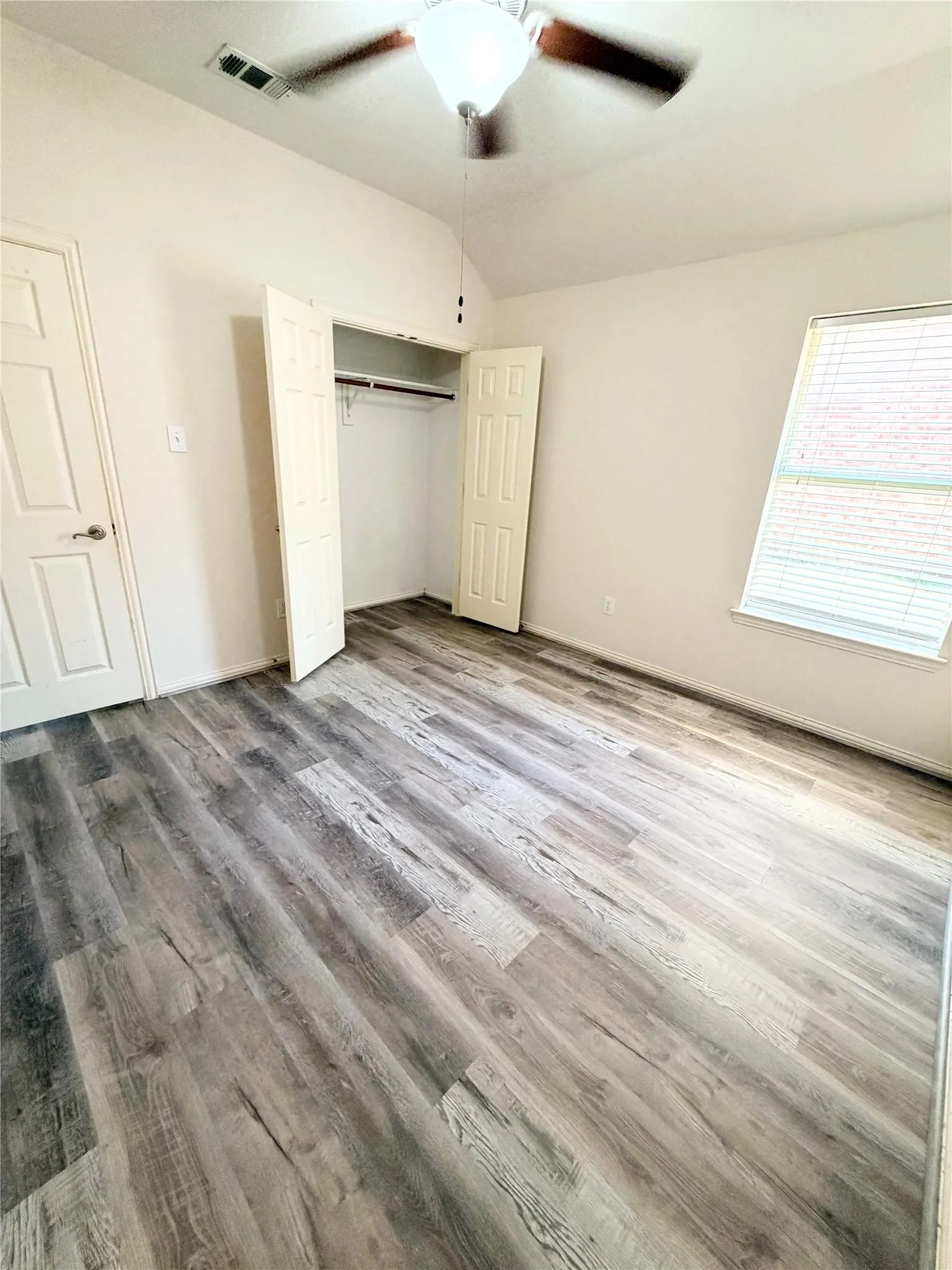 Single Family Residence For Sale in Tarrant County , 413 Rock Meadow Trail, Mansfield, Texas 76063, 3 Bedroom, 2 Bathroom, 2 Garage spaces, 2,459 Sqft, built in 2004, mls#21381360, Real Estate Agent in Mansfield, Homes For Sale in Tarrant county, Homes For Sale in Mansfield, Realtor in Mansfield Texas, Real Estate Brokerage Independent Realty Texas, Luminita Cordes Realtor
