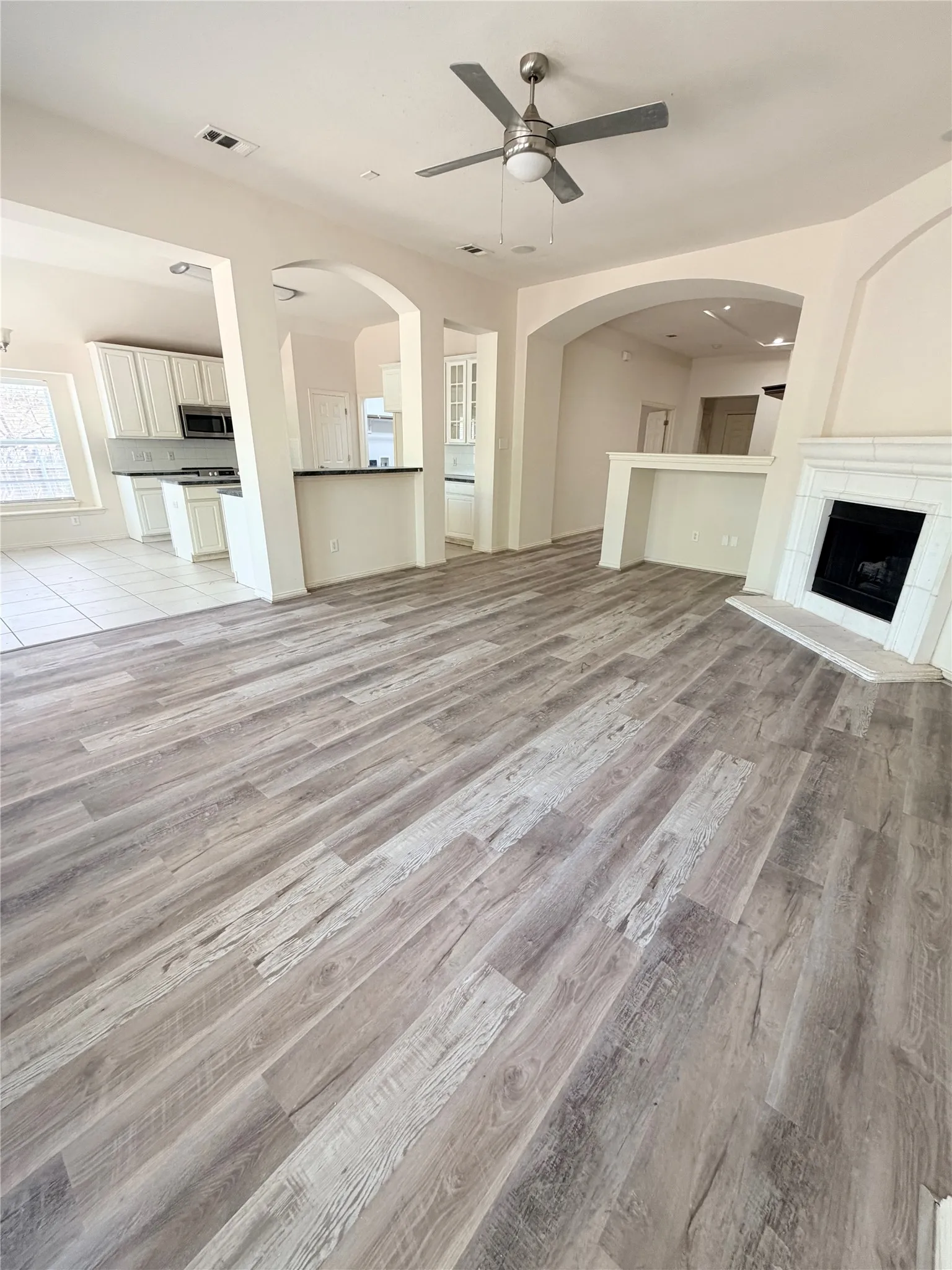 Single Family Residence For Sale in Tarrant County , 413 Rock Meadow Trail, Mansfield, Texas 76063, 3 Bedroom, 2 Bathroom, 2 Garage spaces, 2,459 Sqft, built in 2004, mls#21381360, Real Estate Agent in Mansfield, Homes For Sale in Tarrant county, Homes For Sale in Mansfield, Realtor in Mansfield Texas, Real Estate Brokerage Independent Realty Texas, Luminita Cordes Realtor