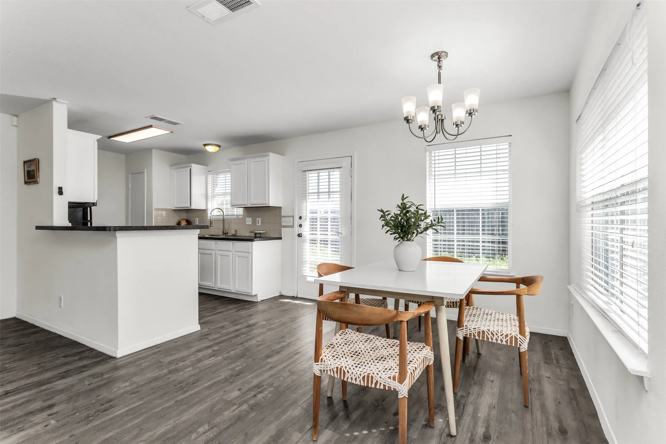 Single Family Residence For Sale in Collin County , 417 Joyce Way, Mc Kinney, Texas 75069, 3 Bedroom, 2 Bathroom, 2 Garage spaces, 1,364 Sqft, built in 2006, mls#21407558, Real Estate Agent in Mc Kinney, Homes For Sale in Collin county, Homes For Sale in Mc Kinney, Realtor in Mc Kinney Texas, Real Estate Brokerage Independent Realty Texas, Luminita Cordes Realtor