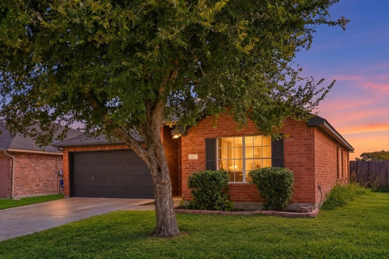 Single Family Residence For Sale in Collin County , 417 Joyce Way, Mc Kinney, Texas 75069, 3 Bedroom, 2 Bathroom, 2 Garage spaces, 1,364 Sqft, built in 2006, mls#21407558, Real Estate Agent in Mc Kinney, Homes For Sale in Collin county, Homes For Sale in Mc Kinney, Realtor in Mc Kinney Texas, Real Estate Brokerage Independent Realty Texas, Luminita Cordes Realtor