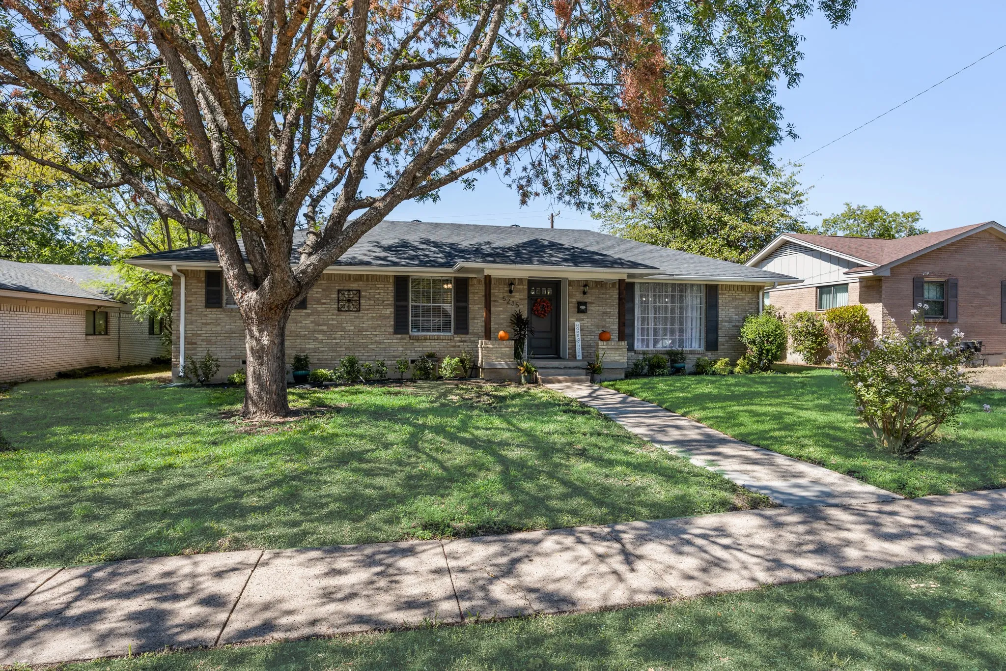 Single Family Residence For Sale in Dallas County , 5235 Dazzle Drive, Dallas, Texas 75232, 3 Bedroom, 2 Bathroom, 2 Garage spaces, 1,516 Sqft, built in 1963, mls#21406488, Real Estate Agent in Dallas, Homes For Sale in Dallas county, Homes For Sale in Dallas, Realtor in Dallas Texas, Real Estate Brokerage Independent Realty Texas, Luminita Cordes Realtor