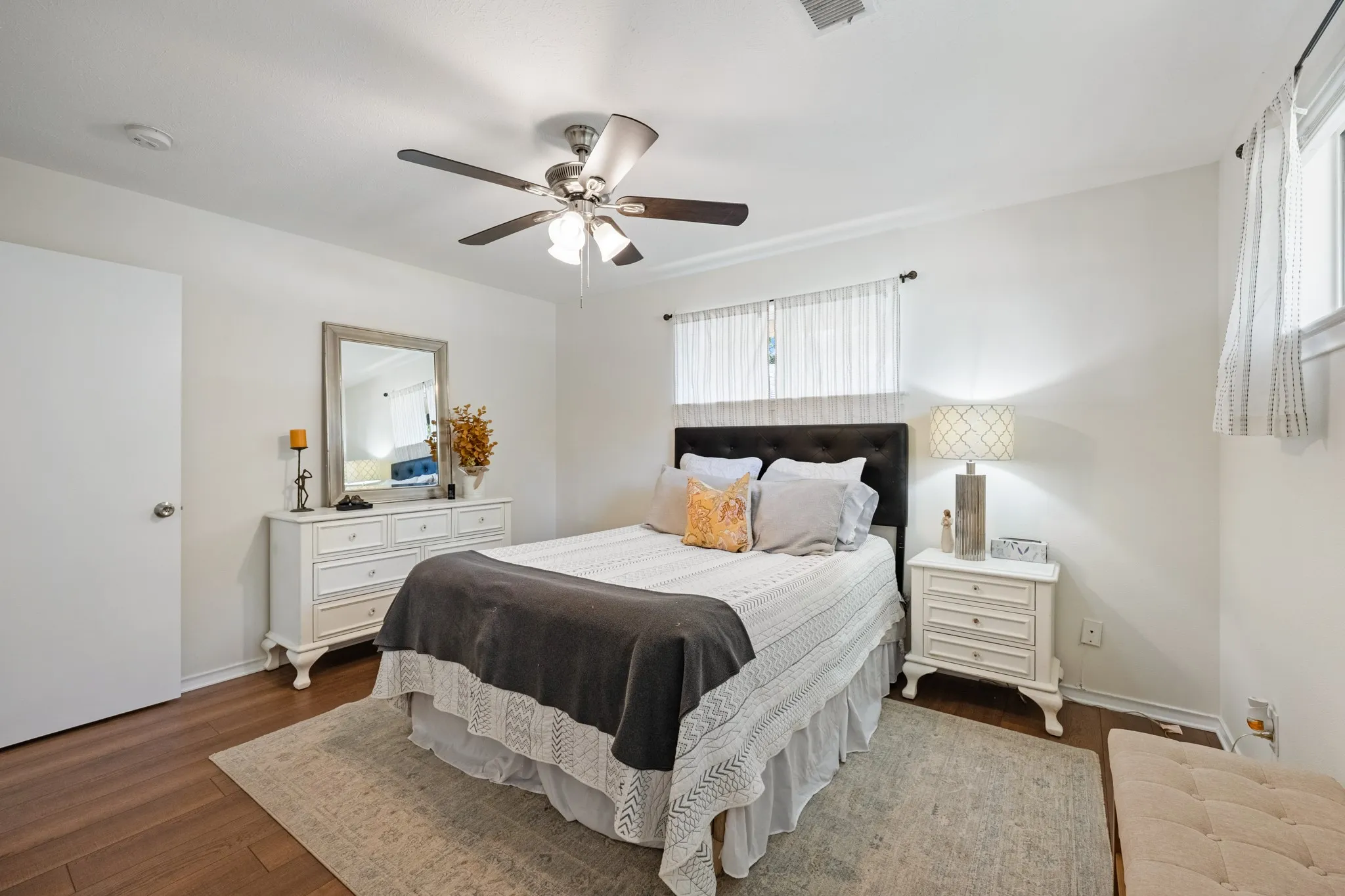 Single Family Residence For Sale in Dallas County , 5235 Dazzle Drive, Dallas, Texas 75232, 3 Bedroom, 2 Bathroom, 2 Garage spaces, 1,516 Sqft, built in 1963, mls#21406488, Real Estate Agent in Dallas, Homes For Sale in Dallas county, Homes For Sale in Dallas, Realtor in Dallas Texas, Real Estate Brokerage Independent Realty Texas, Luminita Cordes Realtor