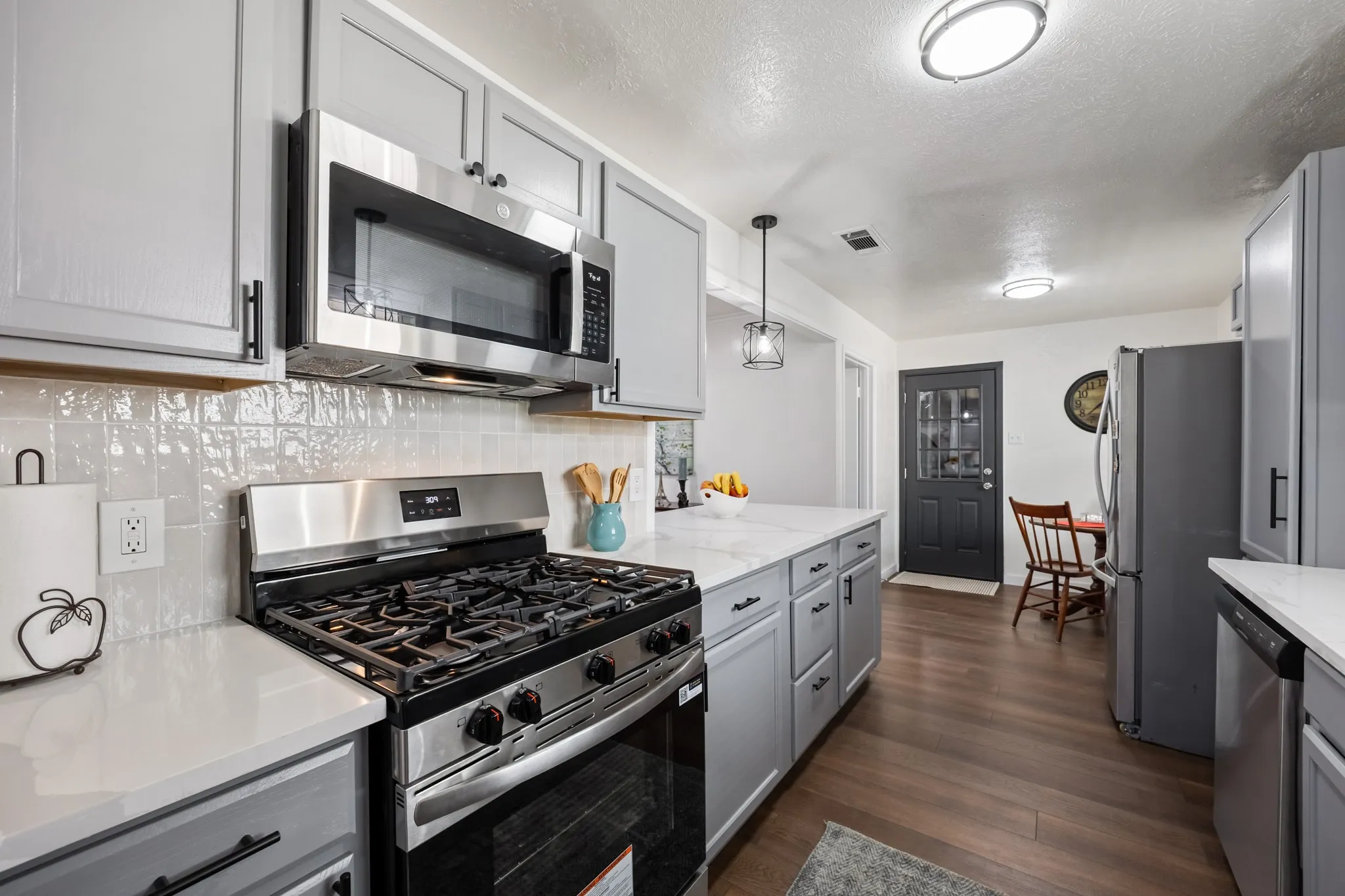 Single Family Residence For Sale in Dallas County , 5235 Dazzle Drive, Dallas, Texas 75232, 3 Bedroom, 2 Bathroom, 2 Garage spaces, 1,516 Sqft, built in 1963, mls#21406488, Real Estate Agent in Dallas, Homes For Sale in Dallas county, Homes For Sale in Dallas, Realtor in Dallas Texas, Real Estate Brokerage Independent Realty Texas, Luminita Cordes Realtor