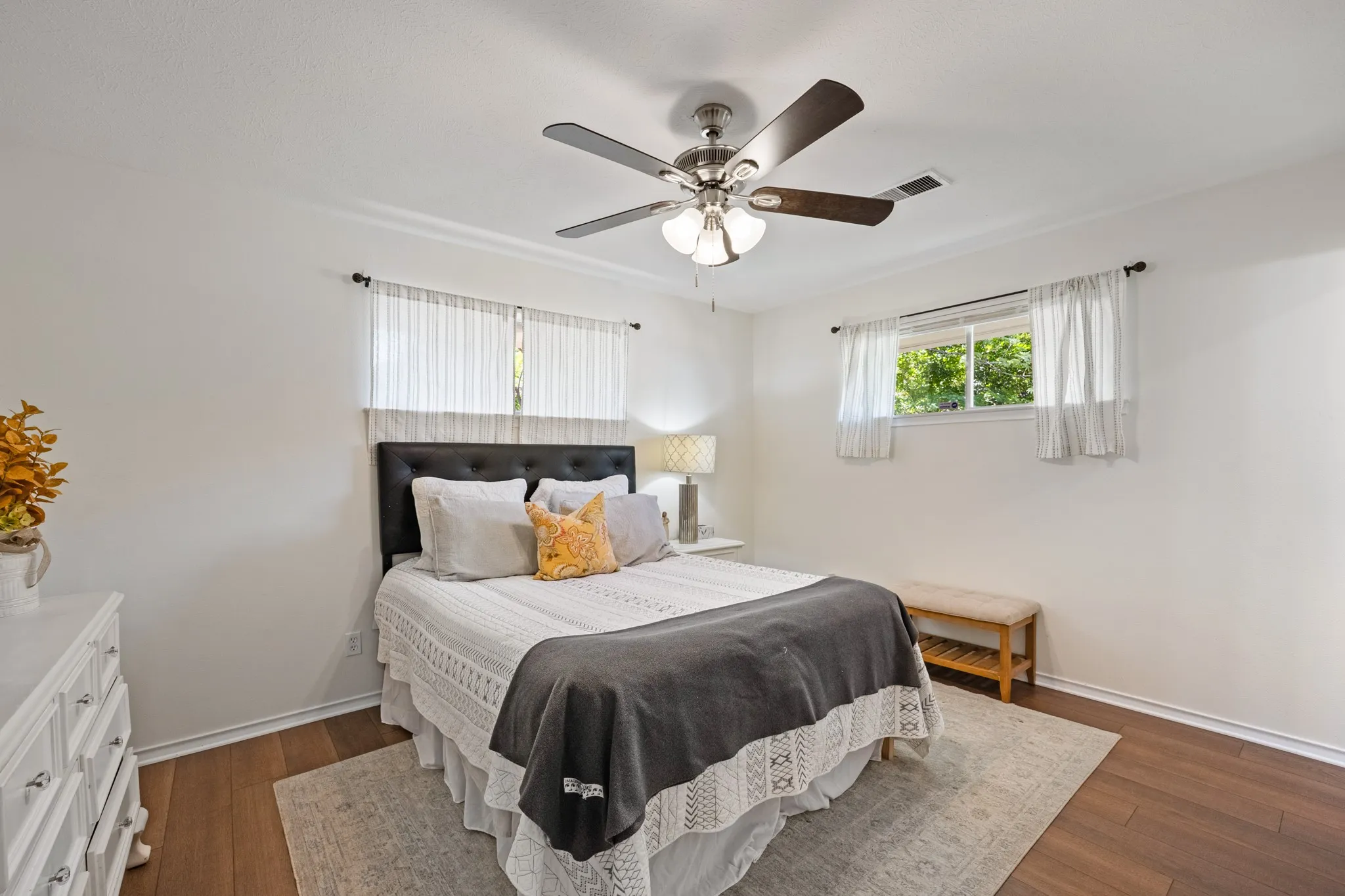 Single Family Residence For Sale in Dallas County , 5235 Dazzle Drive, Dallas, Texas 75232, 3 Bedroom, 2 Bathroom, 2 Garage spaces, 1,516 Sqft, built in 1963, mls#21406488, Real Estate Agent in Dallas, Homes For Sale in Dallas county, Homes For Sale in Dallas, Realtor in Dallas Texas, Real Estate Brokerage Independent Realty Texas, Luminita Cordes Realtor