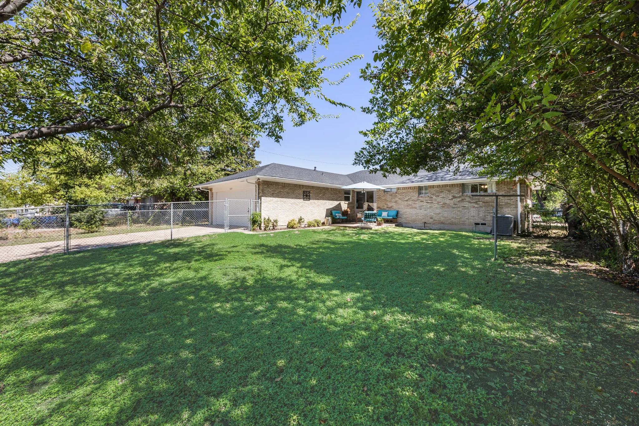 Single Family Residence For Sale in Dallas County , 5235 Dazzle Drive, Dallas, Texas 75232, 3 Bedroom, 2 Bathroom, 2 Garage spaces, 1,516 Sqft, built in 1963, mls#21406488, Real Estate Agent in Dallas, Homes For Sale in Dallas county, Homes For Sale in Dallas, Realtor in Dallas Texas, Real Estate Brokerage Independent Realty Texas, Luminita Cordes Realtor