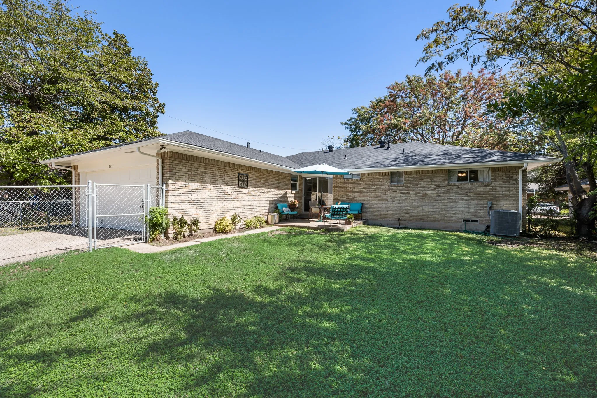Single Family Residence For Sale in Dallas County , 5235 Dazzle Drive, Dallas, Texas 75232, 3 Bedroom, 2 Bathroom, 2 Garage spaces, 1,516 Sqft, built in 1963, mls#21406488, Real Estate Agent in Dallas, Homes For Sale in Dallas county, Homes For Sale in Dallas, Realtor in Dallas Texas, Real Estate Brokerage Independent Realty Texas, Luminita Cordes Realtor