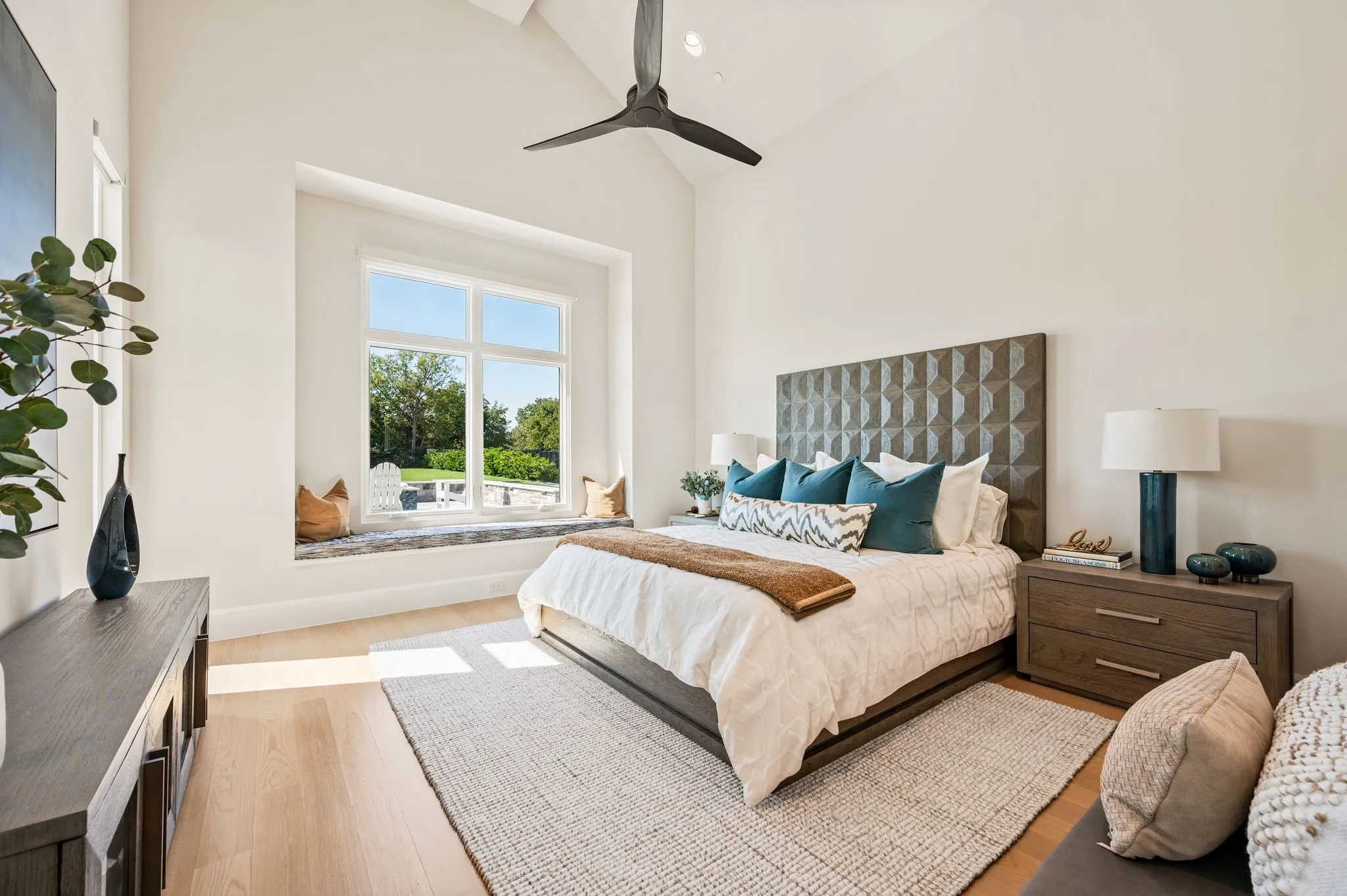 Single Family Residence For Sale in Denton County , 4404 Saddleback Lane, Southlake, Texas 76092, 5 Bedroom, 6 Bathroom, 4 Garage spaces, 7,172 Sqft, built in 2020, mls#21407115, Real Estate Agent in Southlake, Homes For Sale in Denton county, Homes For Sale in Southlake, Realtor in Southlake Texas, Real Estate Brokerage Independent Realty Texas, Luminita Cordes Realtor