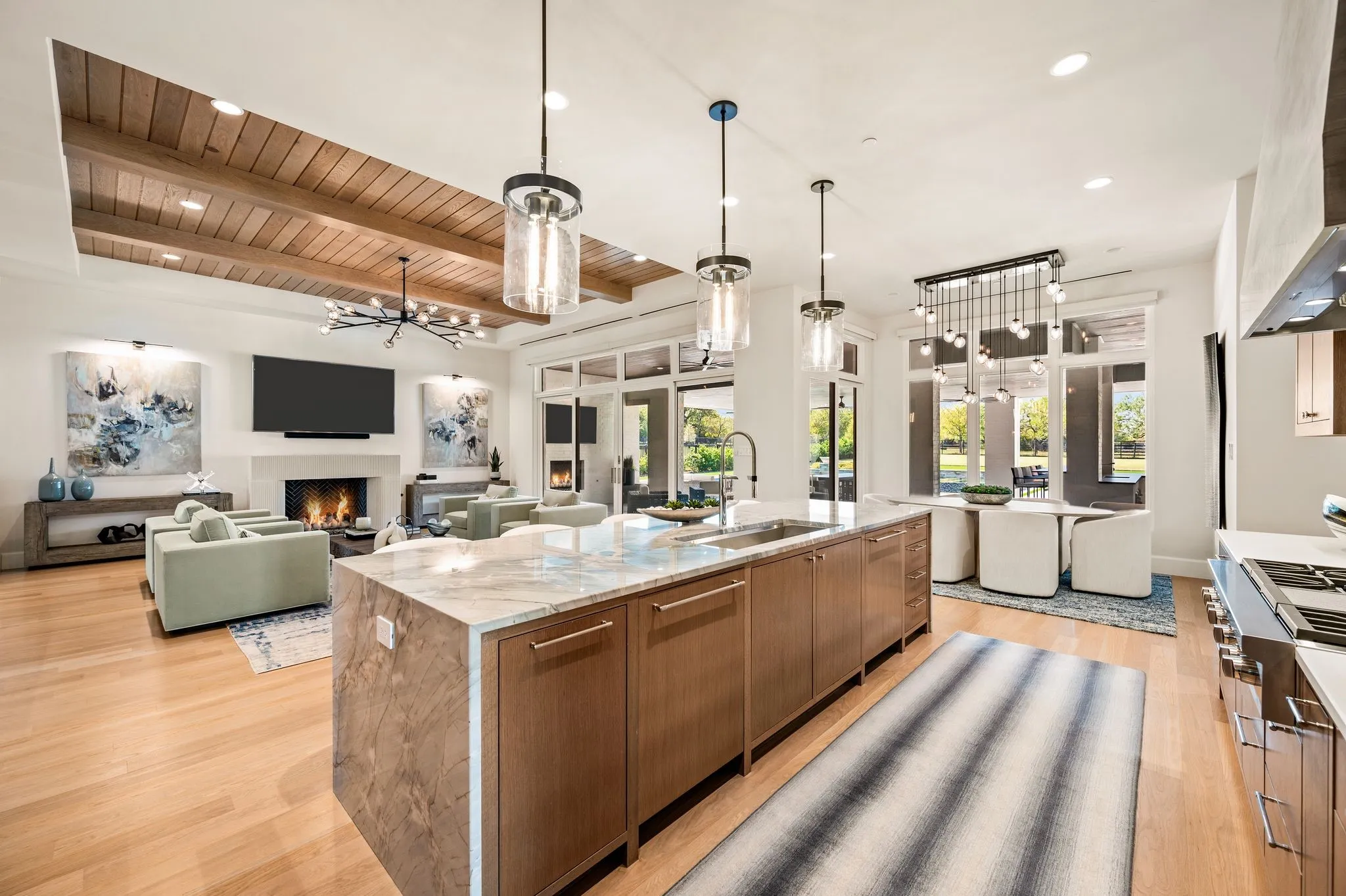 Single Family Residence For Sale in Denton County , 4404 Saddleback Lane, Southlake, Texas 76092, 5 Bedroom, 6 Bathroom, 4 Garage spaces, 7,172 Sqft, built in 2020, mls#21407115, Real Estate Agent in Southlake, Homes For Sale in Denton county, Homes For Sale in Southlake, Realtor in Southlake Texas, Real Estate Brokerage Independent Realty Texas, Luminita Cordes Realtor