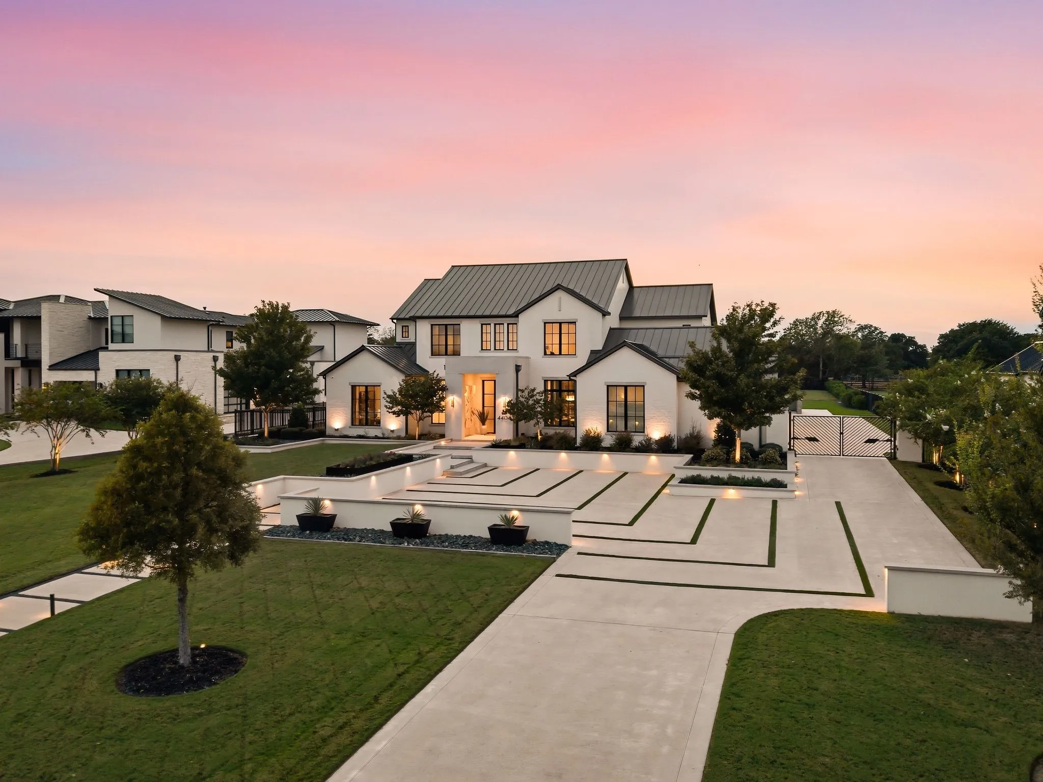 Single Family Residence For Sale in Denton County , 4404 Saddleback Lane, Southlake, Texas 76092, 5 Bedroom, 6 Bathroom, 4 Garage spaces, 7,172 Sqft, built in 2020, mls#21407115, Real Estate Agent in Southlake, Homes For Sale in Denton county, Homes For Sale in Southlake, Realtor in Southlake Texas, Real Estate Brokerage Independent Realty Texas, Luminita Cordes Realtor