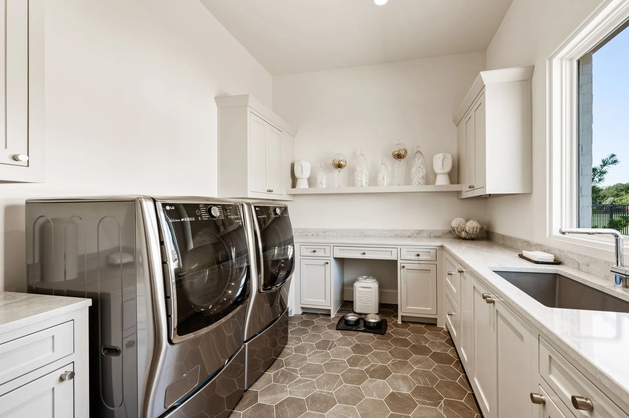 Single Family Residence For Sale in Denton County , 4404 Saddleback Lane, Southlake, Texas 76092, 5 Bedroom, 6 Bathroom, 4 Garage spaces, 7,172 Sqft, built in 2020, mls#21407115, Real Estate Agent in Southlake, Homes For Sale in Denton county, Homes For Sale in Southlake, Realtor in Southlake Texas, Real Estate Brokerage Independent Realty Texas, Luminita Cordes Realtor