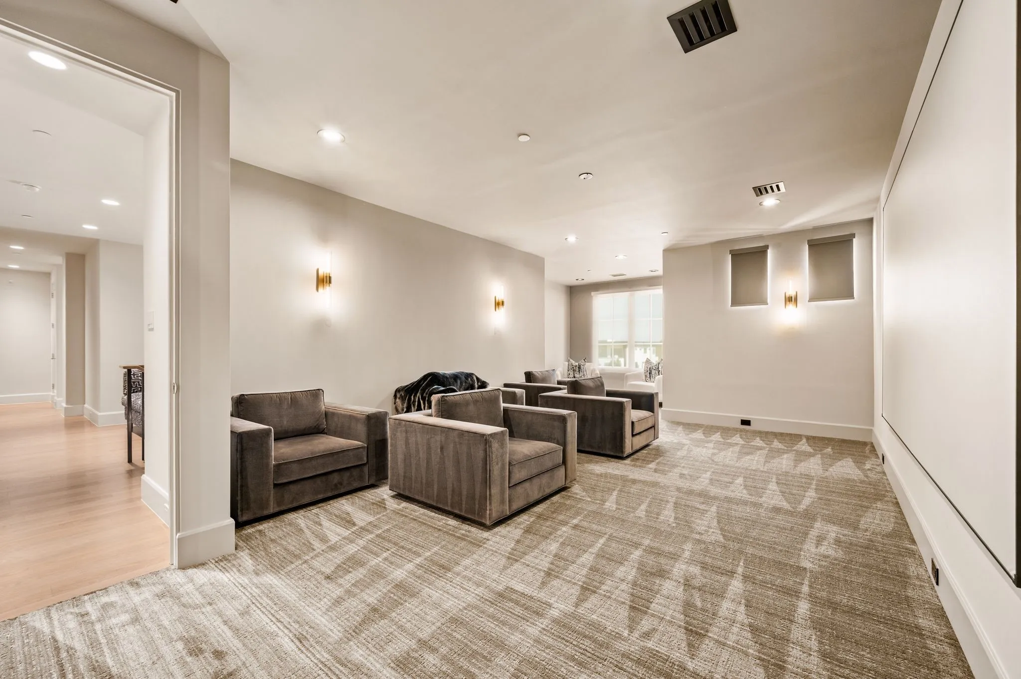 Single Family Residence For Sale in Denton County , 4404 Saddleback Lane, Southlake, Texas 76092, 5 Bedroom, 6 Bathroom, 4 Garage spaces, 7,172 Sqft, built in 2020, mls#21407115, Real Estate Agent in Southlake, Homes For Sale in Denton county, Homes For Sale in Southlake, Realtor in Southlake Texas, Real Estate Brokerage Independent Realty Texas, Luminita Cordes Realtor