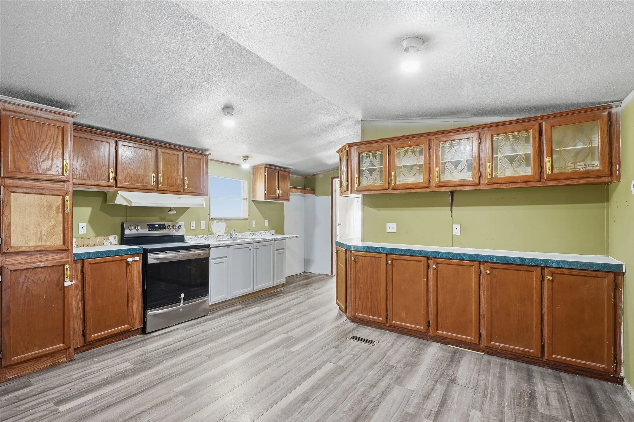 Mobile Home For Sale in Parker County , 103 Woodland Court, Springtown, Texas 76082, 3 Bedroom, 2 Bathroom, Garage spaces, 1,564 Sqft, built in 1996, mls#21407713, Real Estate Agent in Springtown, Homes For Sale in Parker county, Homes For Sale in Springtown, Realtor in Springtown Texas, Real Estate Brokerage Independent Realty Texas, Luminita Cordes Realtor