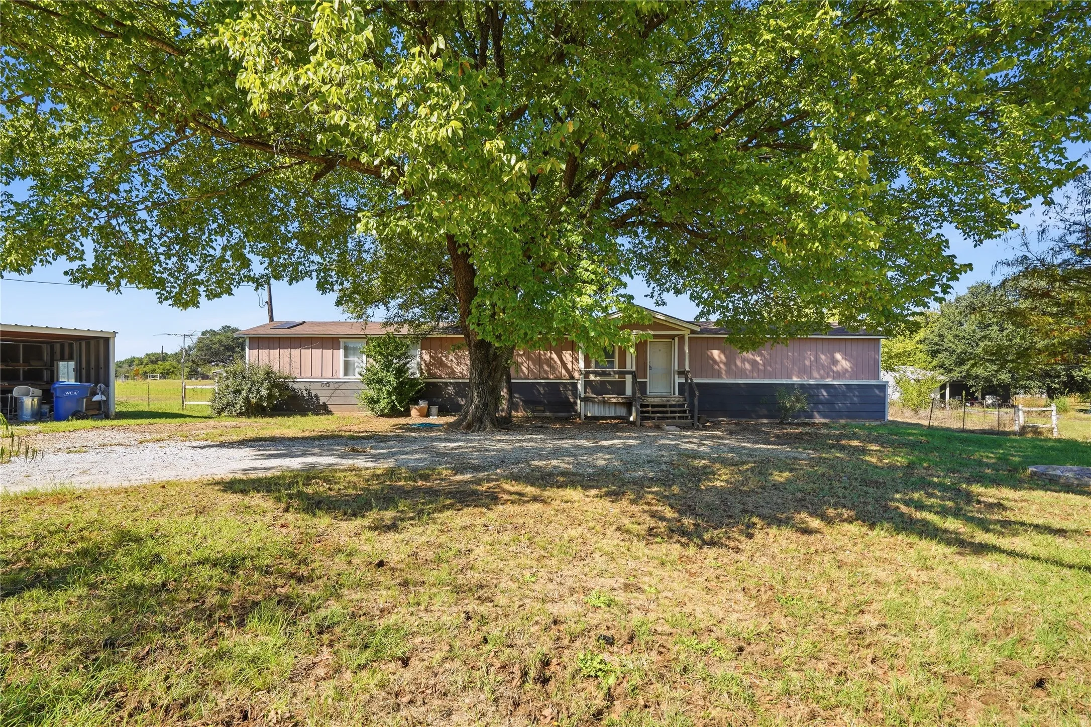 Mobile Home For Sale in Parker County , 103 Woodland Court, Springtown, Texas 76082, 3 Bedroom, 2 Bathroom, Garage spaces, 1,564 Sqft, built in 1996, mls#21407713, Real Estate Agent in Springtown, Homes For Sale in Parker county, Homes For Sale in Springtown, Realtor in Springtown Texas, Real Estate Brokerage Independent Realty Texas, Luminita Cordes Realtor