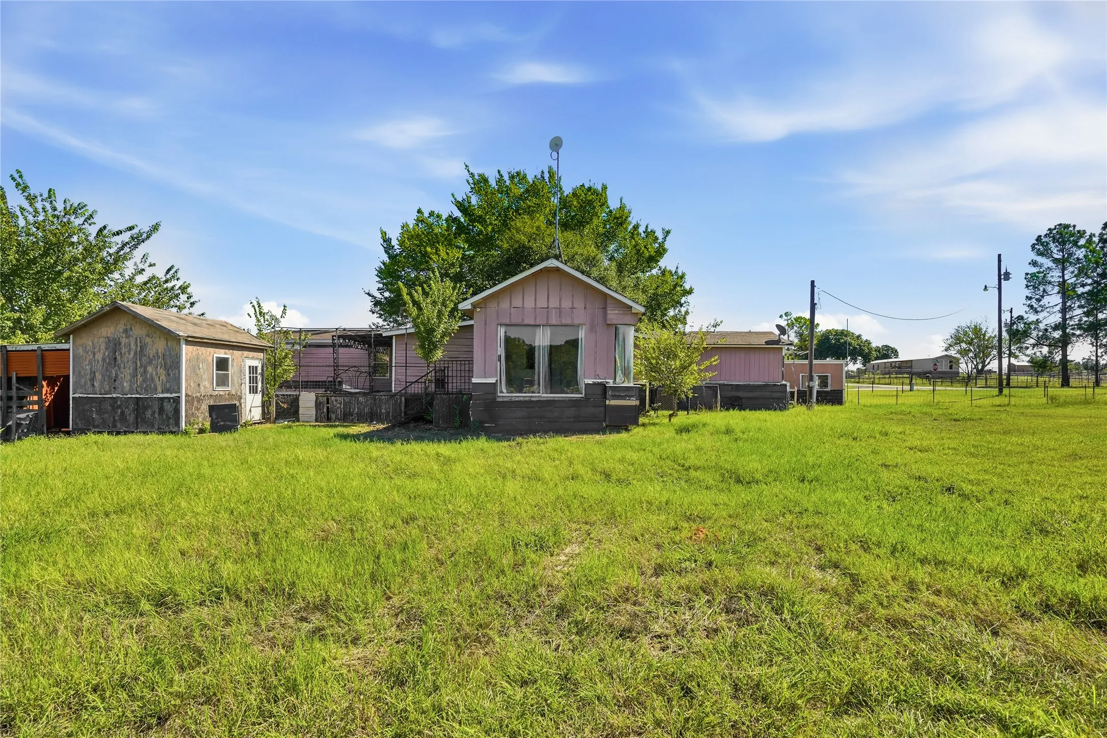 Mobile Home For Sale in Parker County , 103 Woodland Court, Springtown, Texas 76082, 3 Bedroom, 2 Bathroom, Garage spaces, 1,564 Sqft, built in 1996, mls#21407713, Real Estate Agent in Springtown, Homes For Sale in Parker county, Homes For Sale in Springtown, Realtor in Springtown Texas, Real Estate Brokerage Independent Realty Texas, Luminita Cordes Realtor