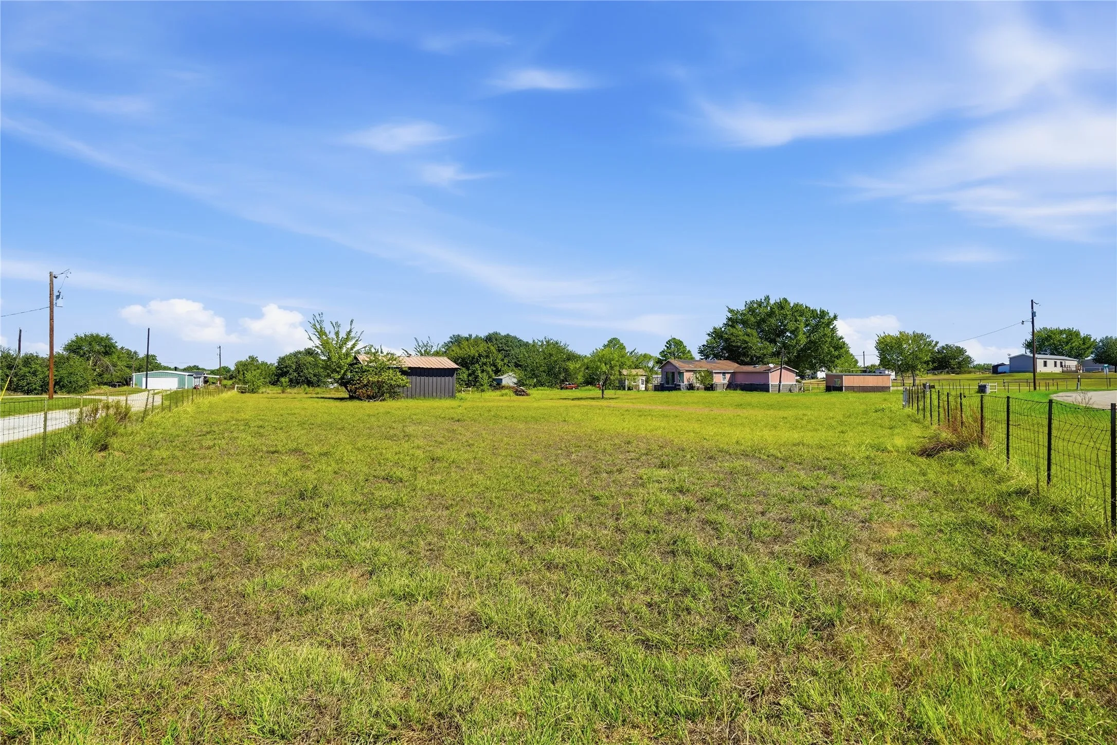 Mobile Home For Sale in Parker County , 103 Woodland Court, Springtown, Texas 76082, 3 Bedroom, 2 Bathroom, Garage spaces, 1,564 Sqft, built in 1996, mls#21407713, Real Estate Agent in Springtown, Homes For Sale in Parker county, Homes For Sale in Springtown, Realtor in Springtown Texas, Real Estate Brokerage Independent Realty Texas, Luminita Cordes Realtor