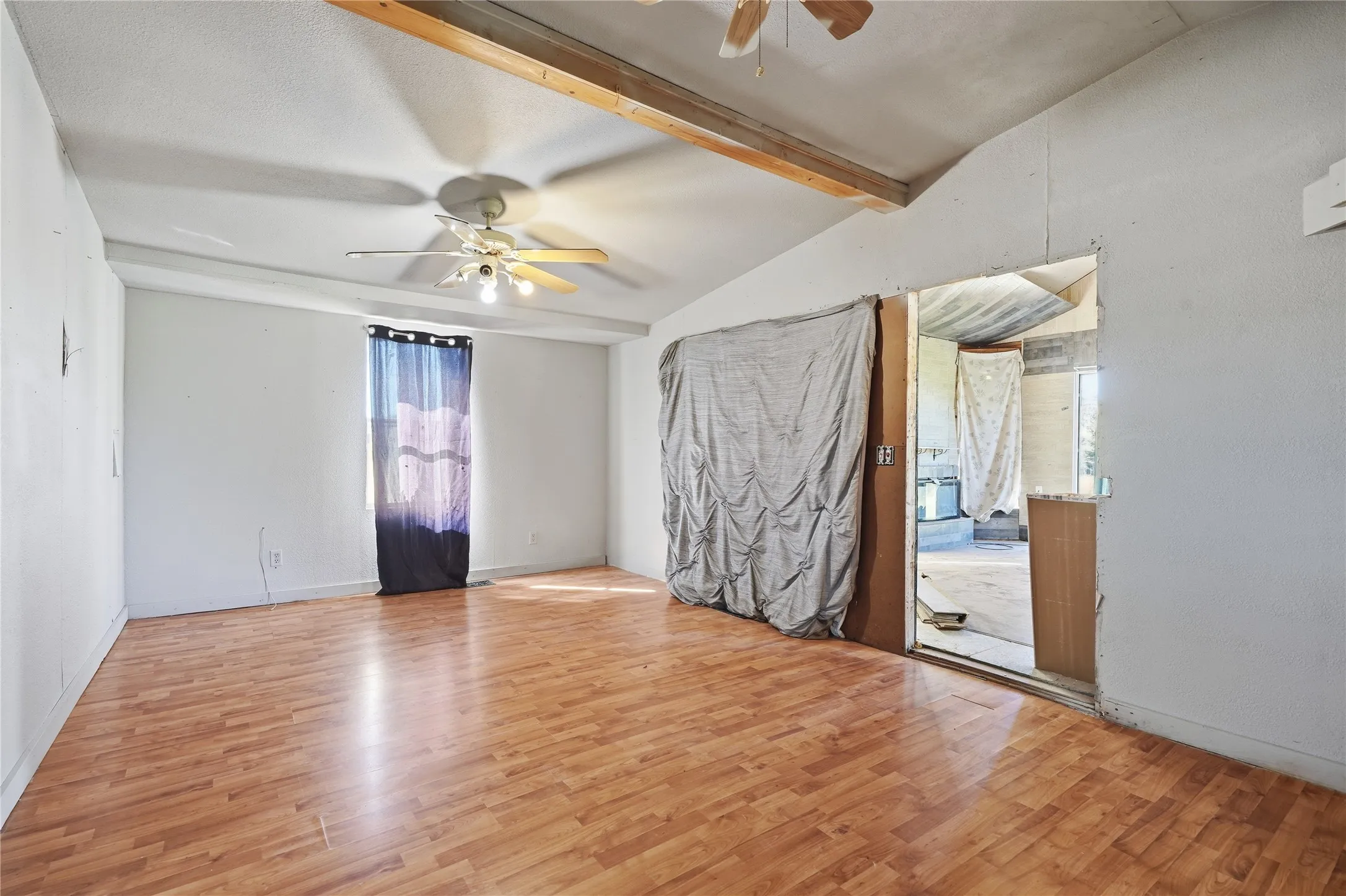 Mobile Home For Sale in Parker County , 103 Woodland Court, Springtown, Texas 76082, 3 Bedroom, 2 Bathroom, Garage spaces, 1,564 Sqft, built in 1996, mls#21407713, Real Estate Agent in Springtown, Homes For Sale in Parker county, Homes For Sale in Springtown, Realtor in Springtown Texas, Real Estate Brokerage Independent Realty Texas, Luminita Cordes Realtor