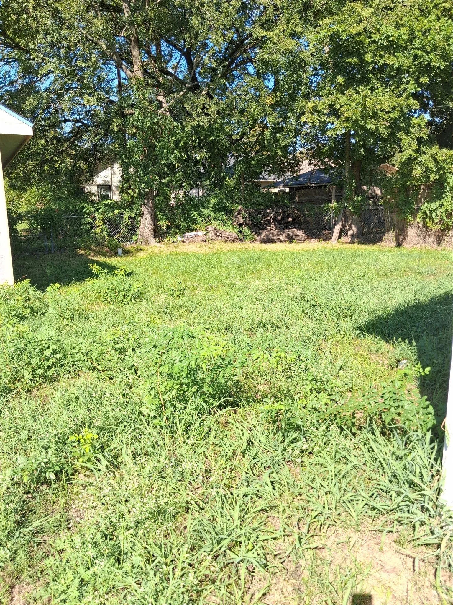 Single Family Residence For Sale in Grayson County , 319 W Moore Street, Sherman, Texas 75090, 3 Bedroom, 1 Bathroom, Garage spaces, 1,272 Sqft, built in 1980, mls#21408533, Real Estate Agent in Sherman, Homes For Sale in Grayson county, Homes For Sale in Sherman, Realtor in Sherman Texas, Real Estate Brokerage Independent Realty Texas, Luminita Cordes Realtor