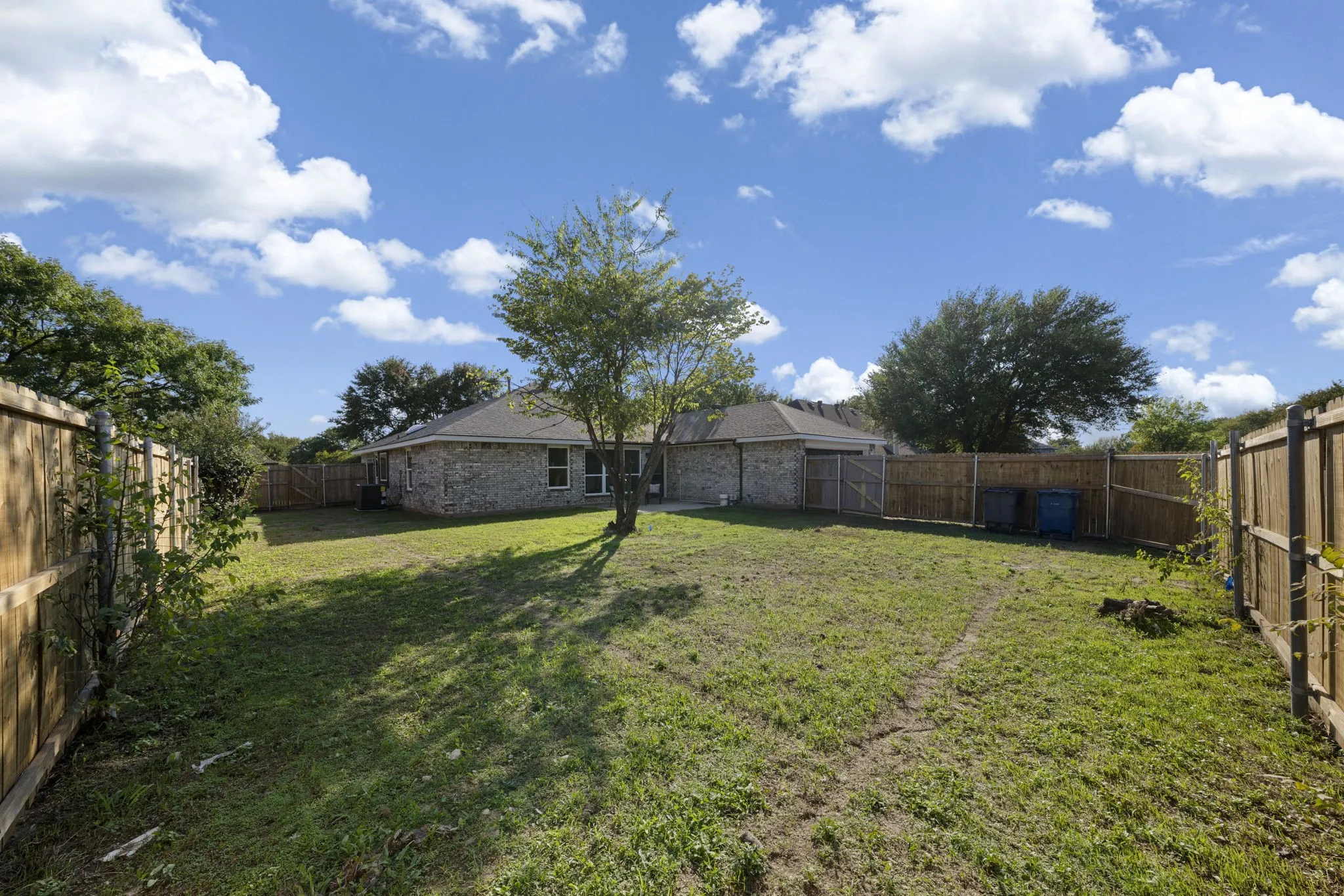 Single Family Residence For Sale in Dallas County , 920 Worthington Drive, De Soto, Texas 75115, 3 Bedroom, 2 Bathroom, 2 Garage spaces, 1,782 Sqft, built in 1989, mls#21407064, Real Estate Agent in De Soto, Homes For Sale in Dallas county, Homes For Sale in De Soto, Realtor in De Soto Texas, Real Estate Brokerage Independent Realty Texas, Luminita Cordes Realtor