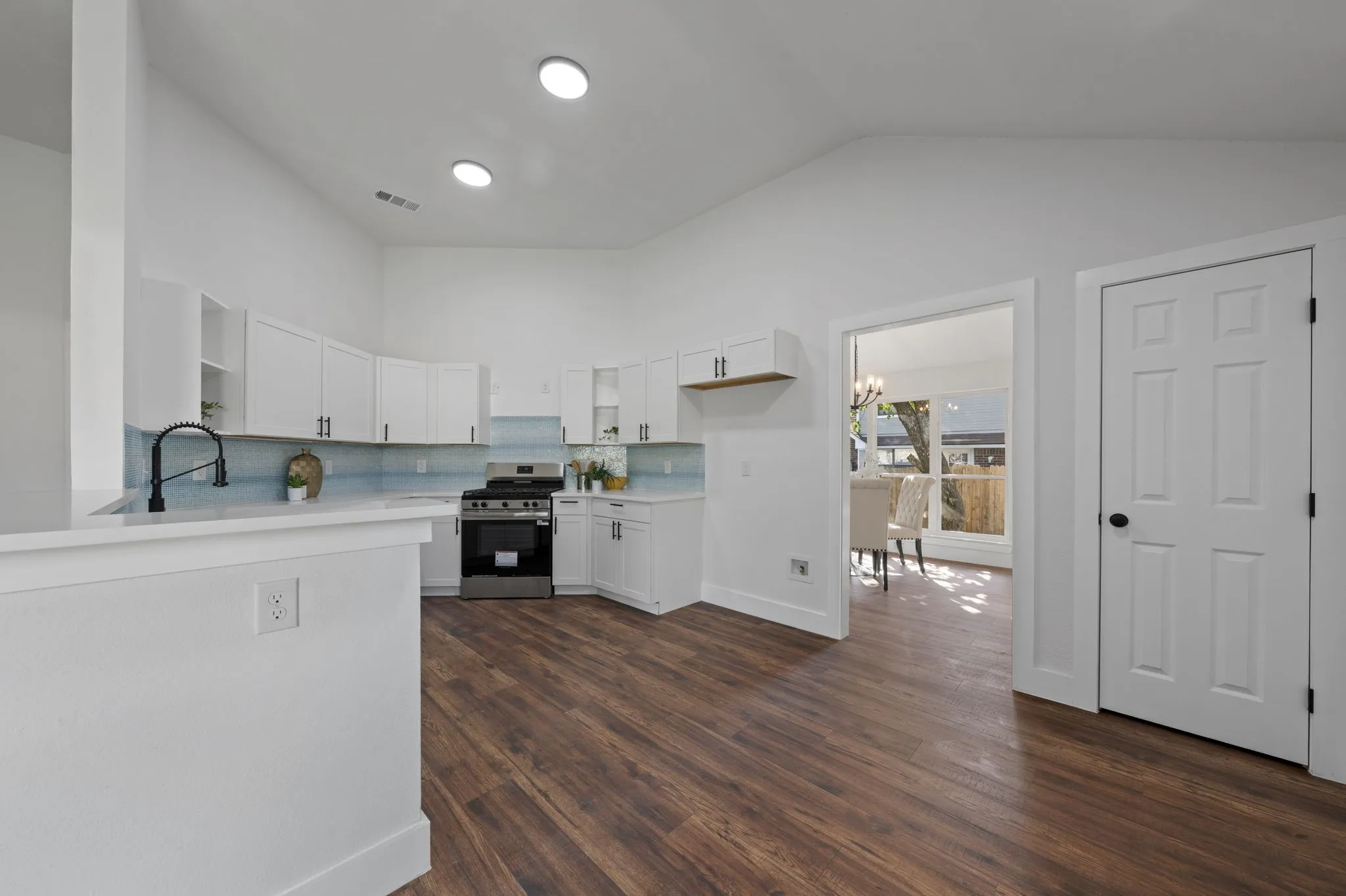 Single Family Residence For Sale in Dallas County , 920 Worthington Drive, De Soto, Texas 75115, 3 Bedroom, 2 Bathroom, 2 Garage spaces, 1,782 Sqft, built in 1989, mls#21407064, Real Estate Agent in De Soto, Homes For Sale in Dallas county, Homes For Sale in De Soto, Realtor in De Soto Texas, Real Estate Brokerage Independent Realty Texas, Luminita Cordes Realtor