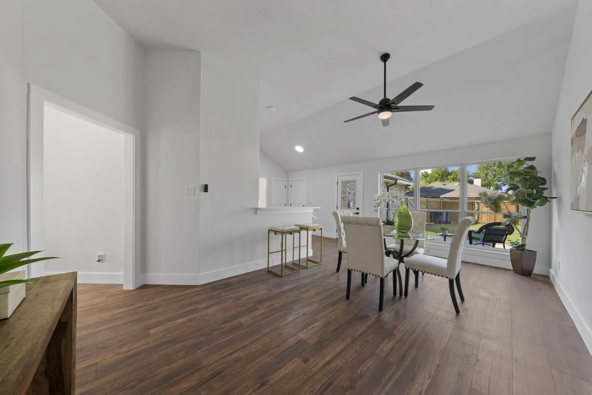 Single Family Residence For Sale in Dallas County , 920 Worthington Drive, De Soto, Texas 75115, 3 Bedroom, 2 Bathroom, 2 Garage spaces, 1,782 Sqft, built in 1989, mls#21407064, Real Estate Agent in De Soto, Homes For Sale in Dallas county, Homes For Sale in De Soto, Realtor in De Soto Texas, Real Estate Brokerage Independent Realty Texas, Luminita Cordes Realtor