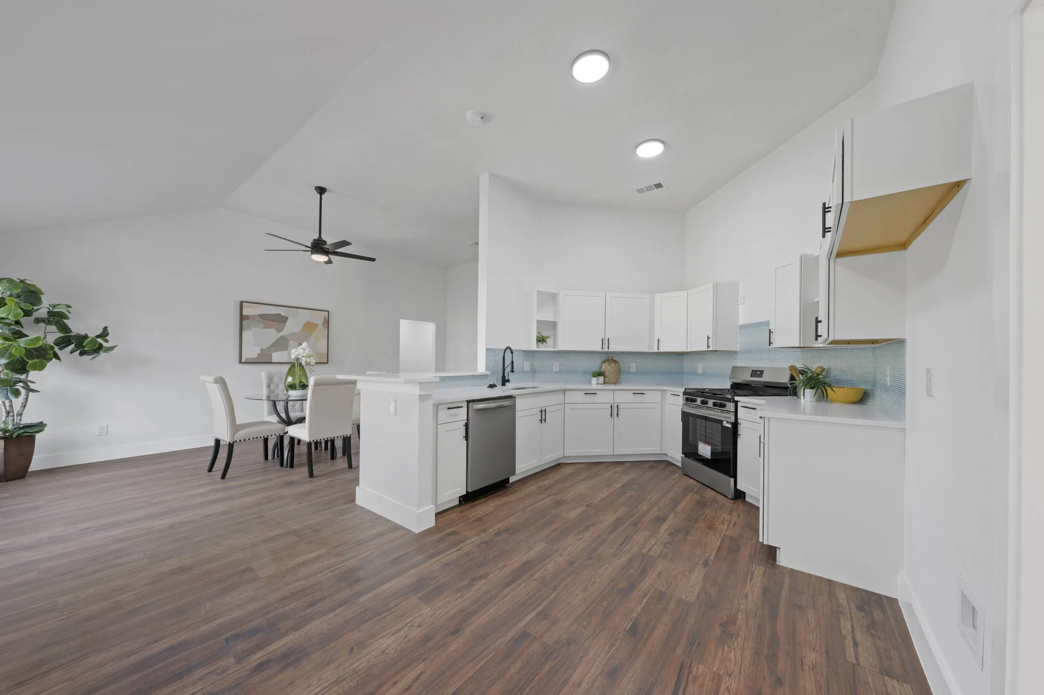 Single Family Residence For Sale in Dallas County , 920 Worthington Drive, De Soto, Texas 75115, 3 Bedroom, 2 Bathroom, 2 Garage spaces, 1,782 Sqft, built in 1989, mls#21407064, Real Estate Agent in De Soto, Homes For Sale in Dallas county, Homes For Sale in De Soto, Realtor in De Soto Texas, Real Estate Brokerage Independent Realty Texas, Luminita Cordes Realtor