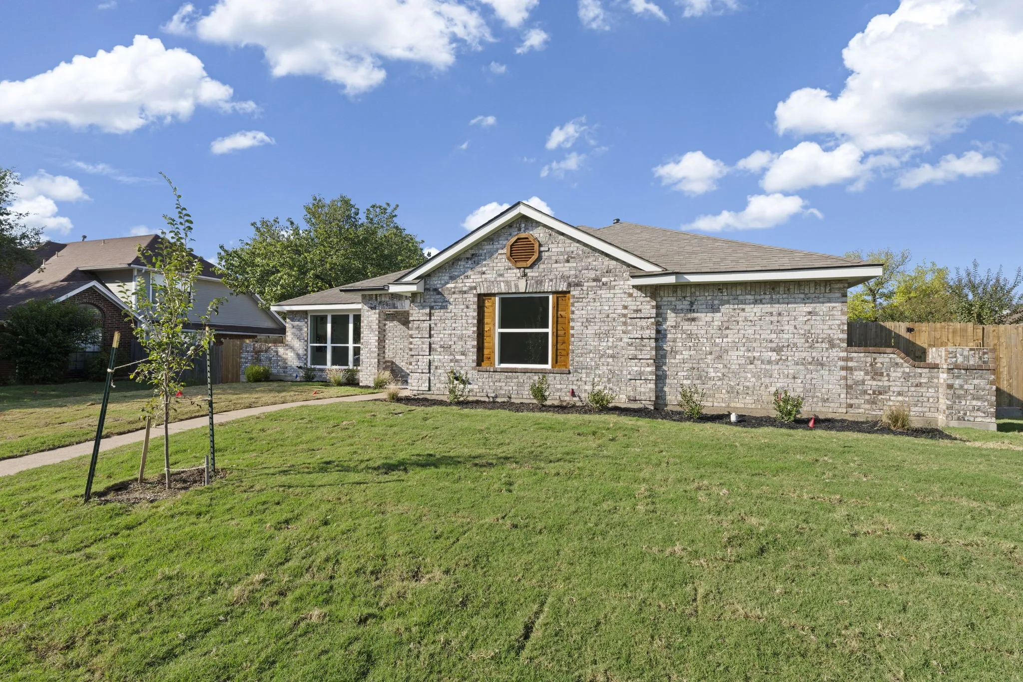 Single Family Residence For Sale in Dallas County , 920 Worthington Drive, De Soto, Texas 75115, 3 Bedroom, 2 Bathroom, 2 Garage spaces, 1,782 Sqft, built in 1989, mls#21407064, Real Estate Agent in De Soto, Homes For Sale in Dallas county, Homes For Sale in De Soto, Realtor in De Soto Texas, Real Estate Brokerage Independent Realty Texas, Luminita Cordes Realtor