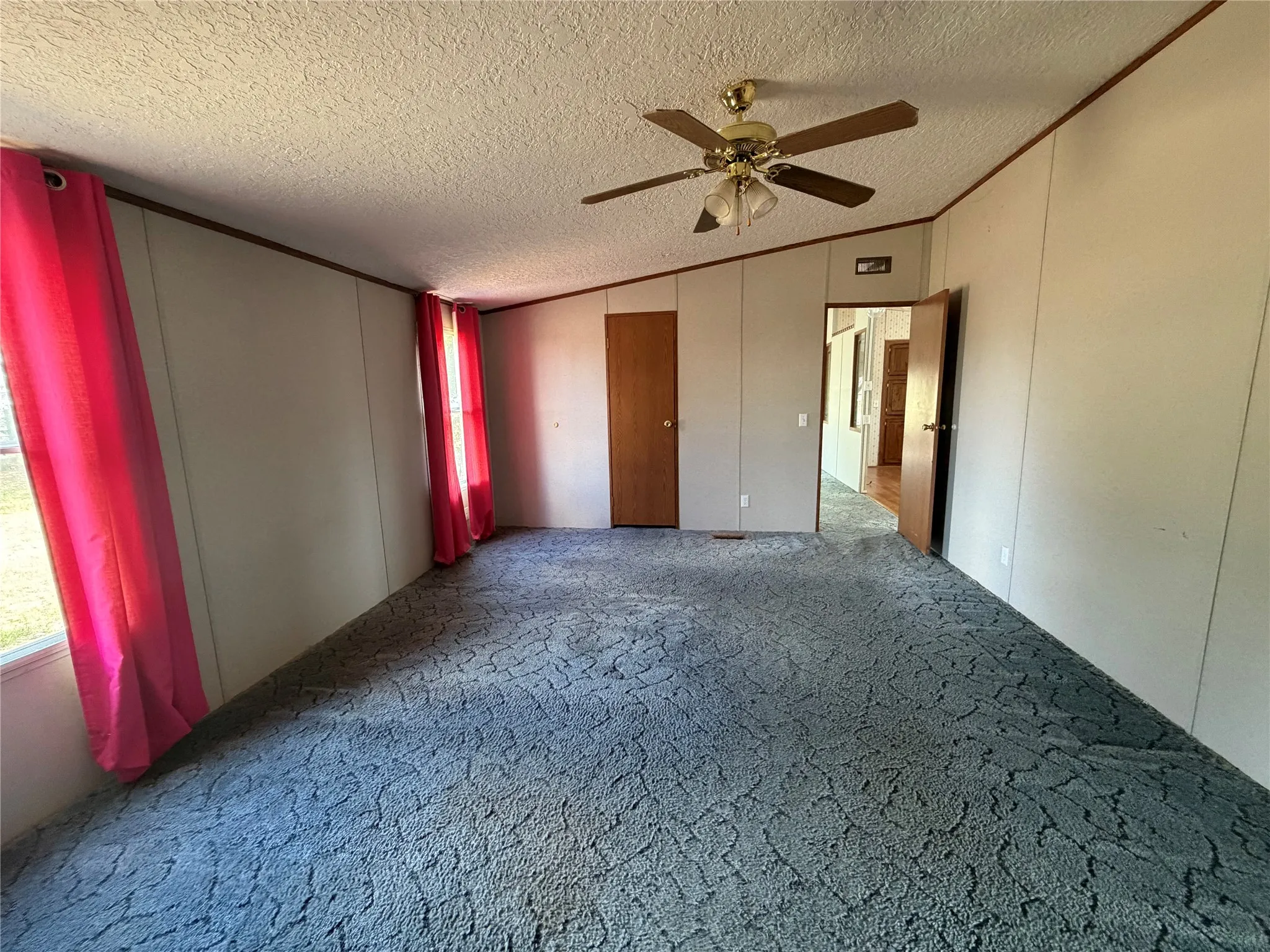 Mobile Home For Sale in Johnson County , 8453 County Road 1206, Rio Vista, Texas 76093, 3 Bedroom, 2 Bathroom, Garage spaces, 1,728 Sqft, built in 1992, mls#21396327, Real Estate Agent in Rio Vista, Homes For Sale in Johnson county, Homes For Sale in Rio Vista, Realtor in Rio Vista Texas, Real Estate Brokerage Independent Realty Texas, Luminita Cordes Realtor