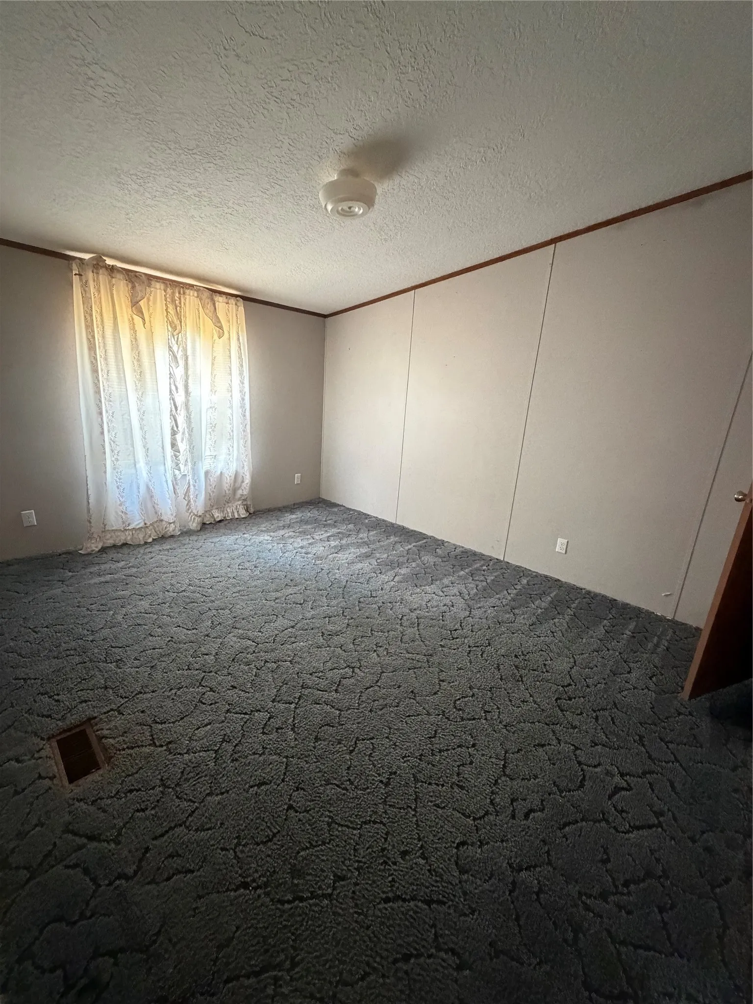 Mobile Home For Sale in Johnson County , 8453 County Road 1206, Rio Vista, Texas 76093, 3 Bedroom, 2 Bathroom, Garage spaces, 1,728 Sqft, built in 1992, mls#21396327, Real Estate Agent in Rio Vista, Homes For Sale in Johnson county, Homes For Sale in Rio Vista, Realtor in Rio Vista Texas, Real Estate Brokerage Independent Realty Texas, Luminita Cordes Realtor
