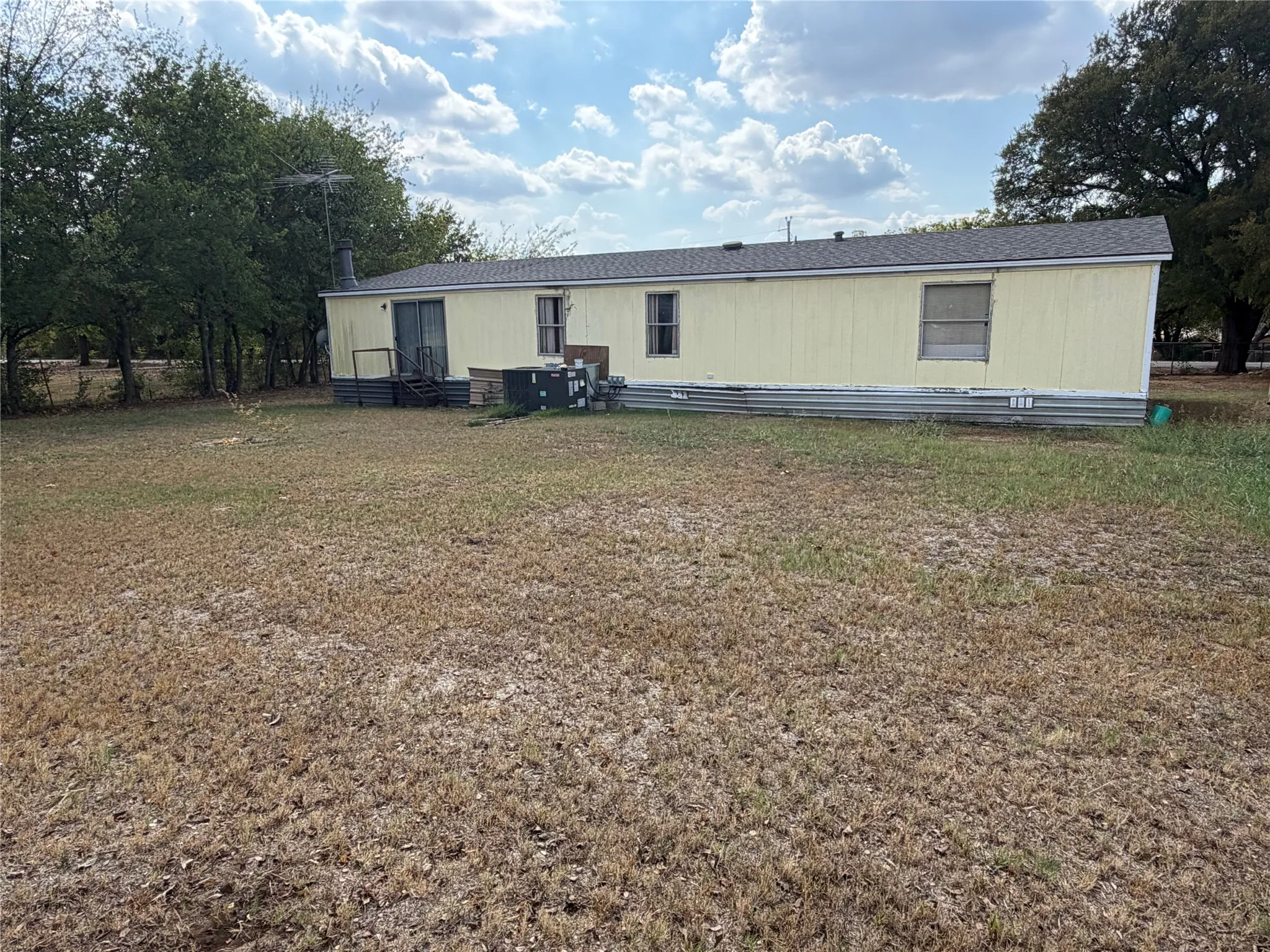 Mobile Home For Sale in Johnson County , 8453 County Road 1206, Rio Vista, Texas 76093, 3 Bedroom, 2 Bathroom, Garage spaces, 1,728 Sqft, built in 1992, mls#21396327, Real Estate Agent in Rio Vista, Homes For Sale in Johnson county, Homes For Sale in Rio Vista, Realtor in Rio Vista Texas, Real Estate Brokerage Independent Realty Texas, Luminita Cordes Realtor