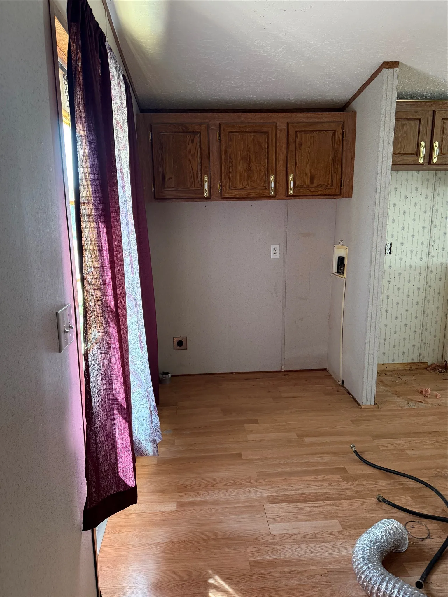 Mobile Home For Sale in Johnson County , 8453 County Road 1206, Rio Vista, Texas 76093, 3 Bedroom, 2 Bathroom, Garage spaces, 1,728 Sqft, built in 1992, mls#21396327, Real Estate Agent in Rio Vista, Homes For Sale in Johnson county, Homes For Sale in Rio Vista, Realtor in Rio Vista Texas, Real Estate Brokerage Independent Realty Texas, Luminita Cordes Realtor