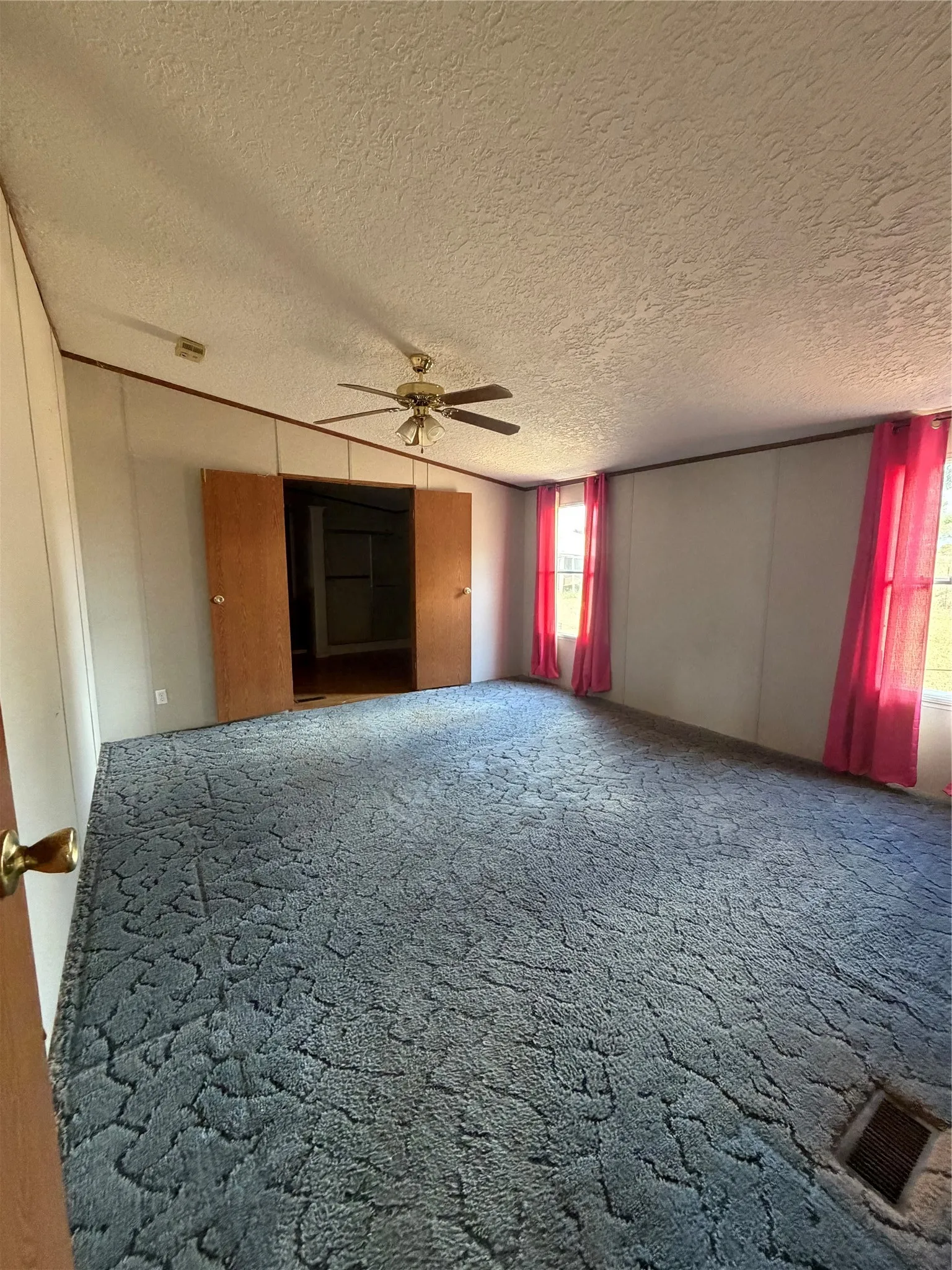 Mobile Home For Sale in Johnson County , 8453 County Road 1206, Rio Vista, Texas 76093, 3 Bedroom, 2 Bathroom, Garage spaces, 1,728 Sqft, built in 1992, mls#21396327, Real Estate Agent in Rio Vista, Homes For Sale in Johnson county, Homes For Sale in Rio Vista, Realtor in Rio Vista Texas, Real Estate Brokerage Independent Realty Texas, Luminita Cordes Realtor